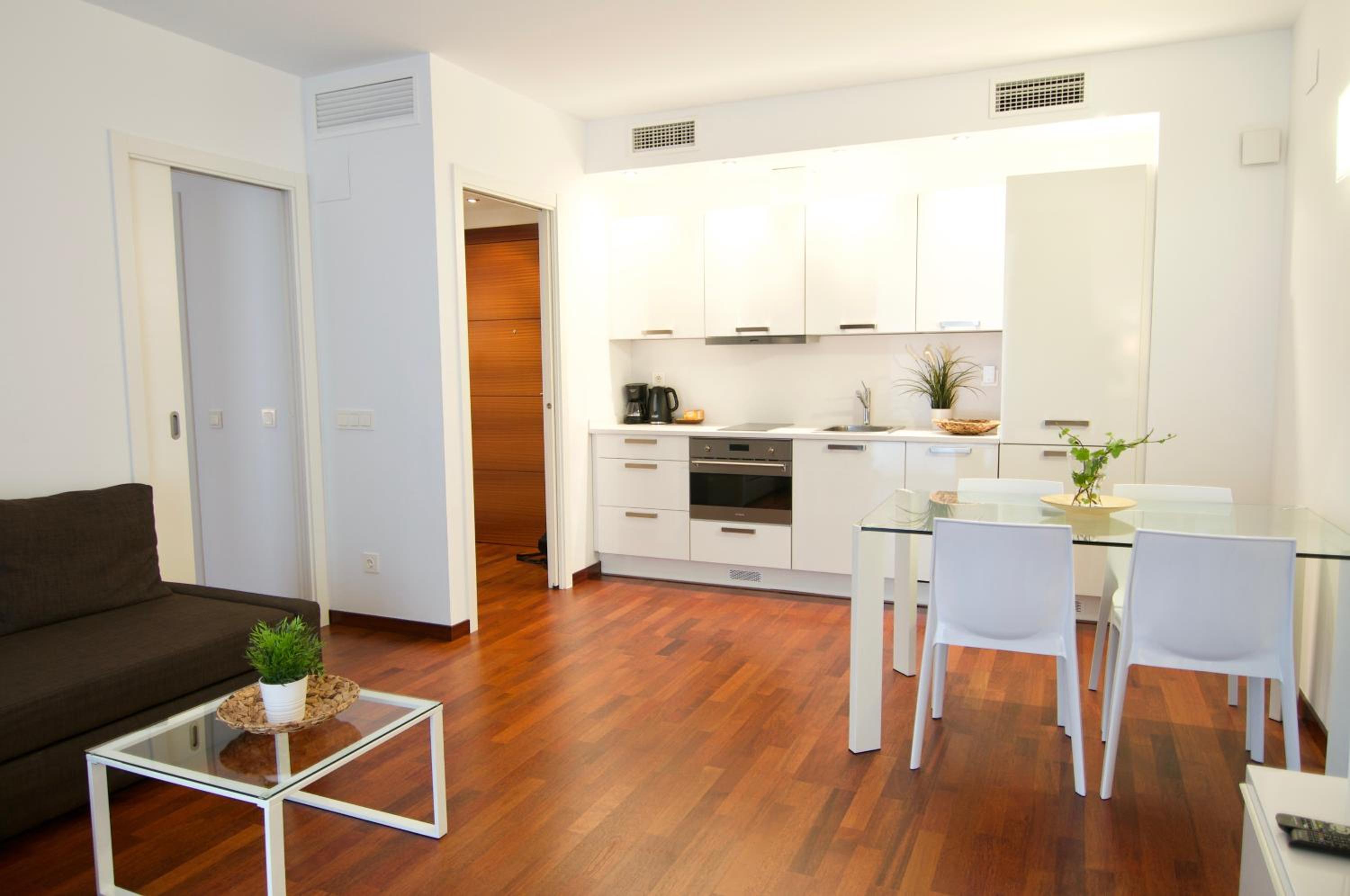 Apartment with Balcony photo 3