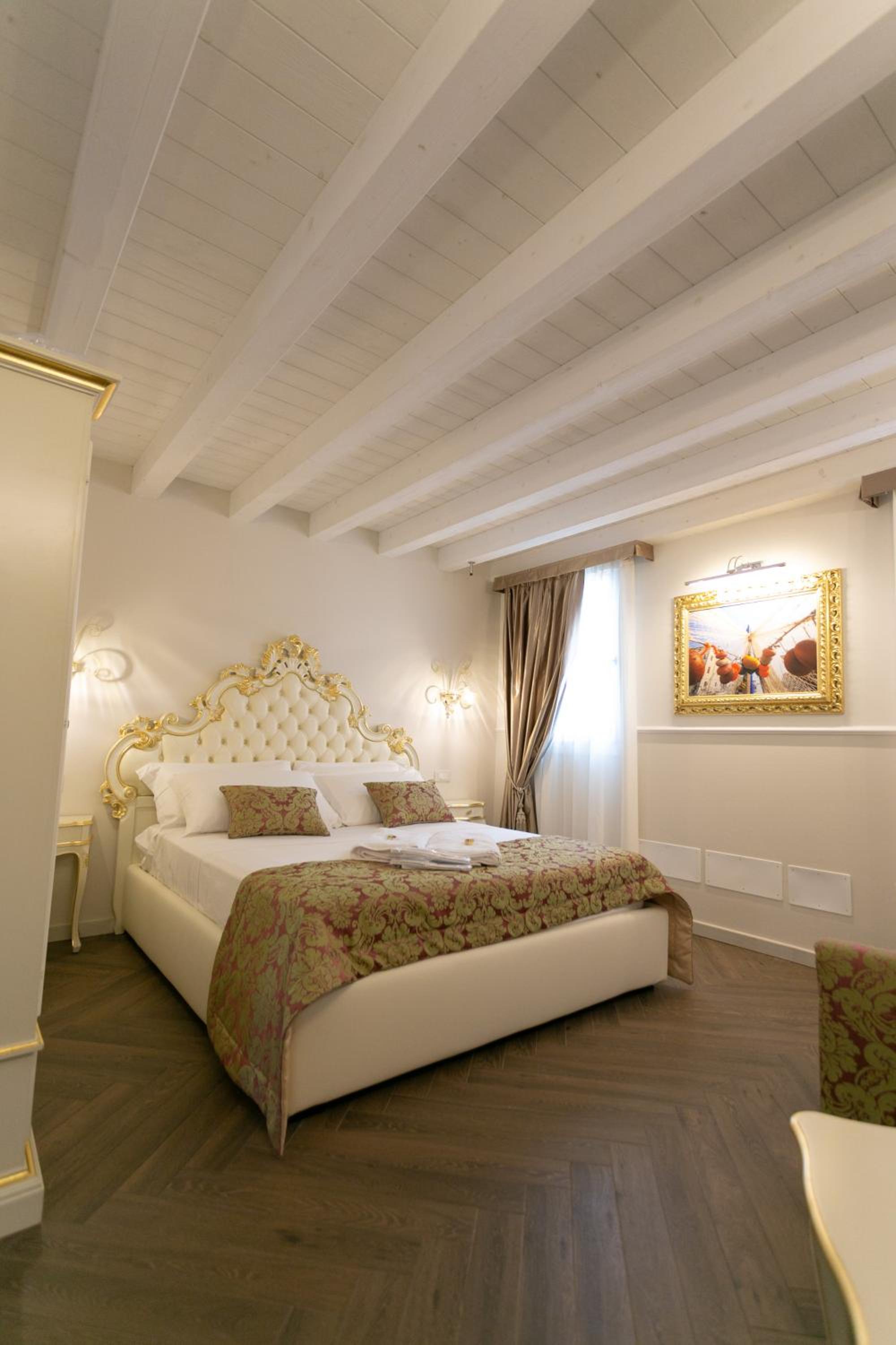 Deluxe Suite photo 1