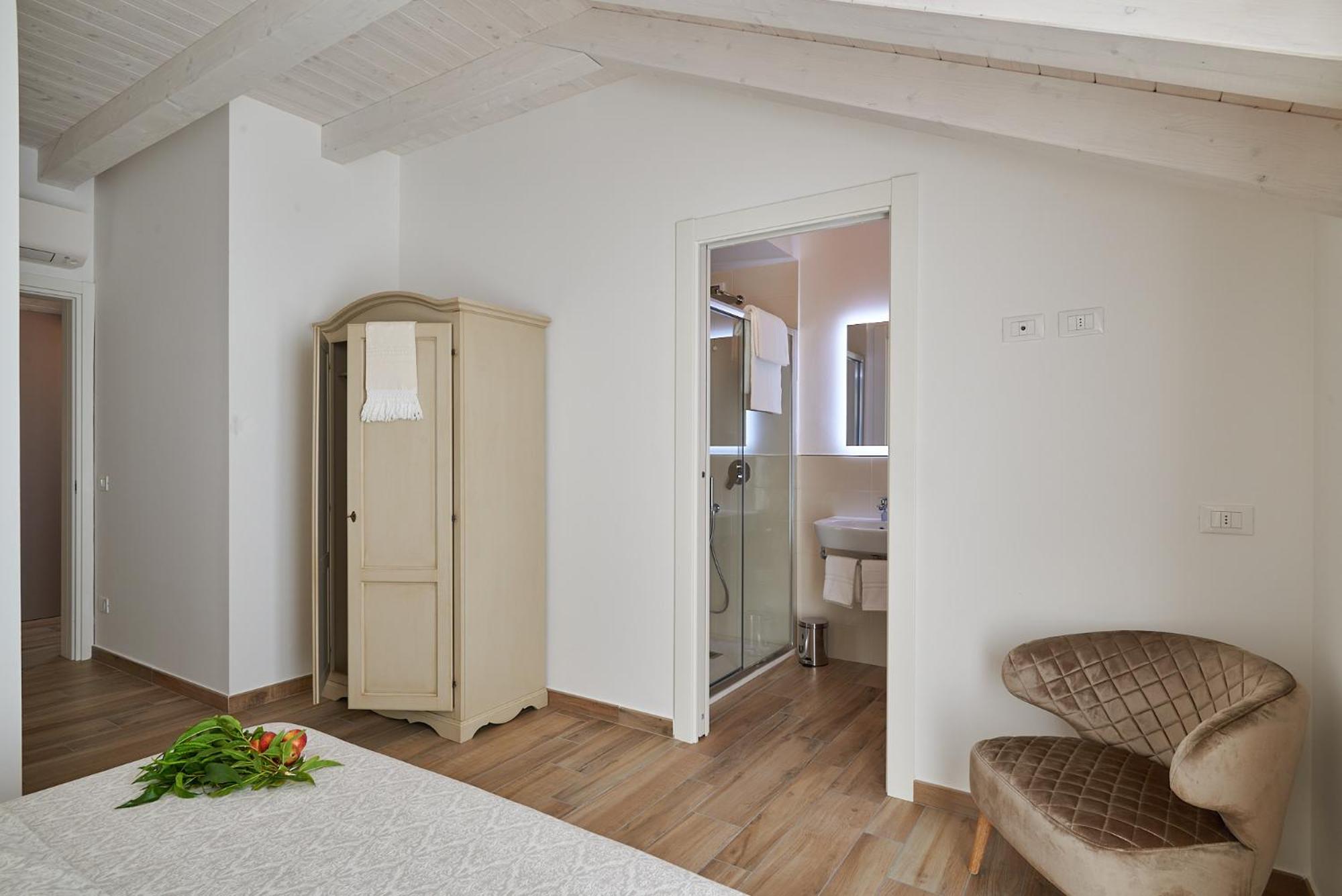 Double Room - Photo 3