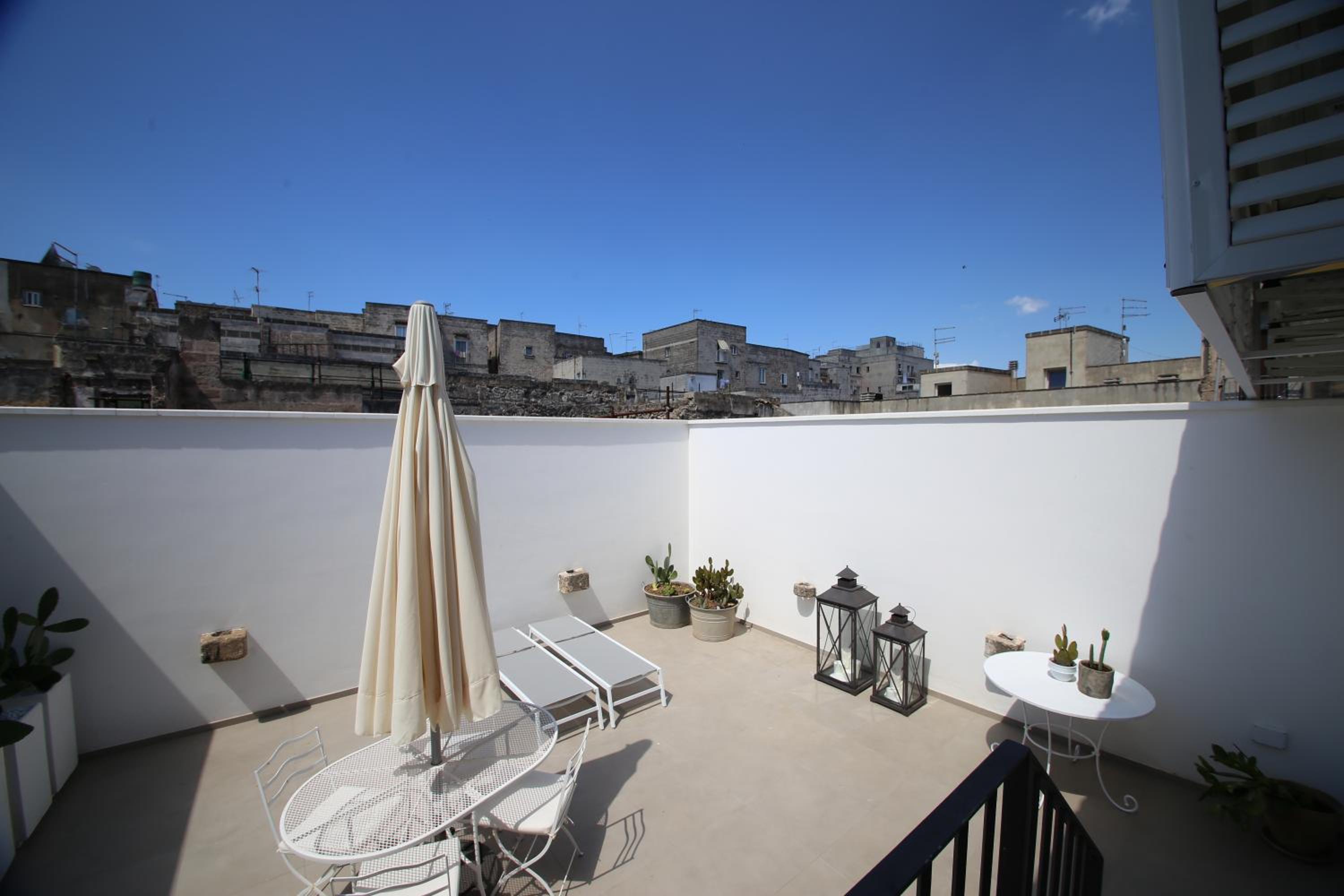 Suite with Terrace - Photo 7