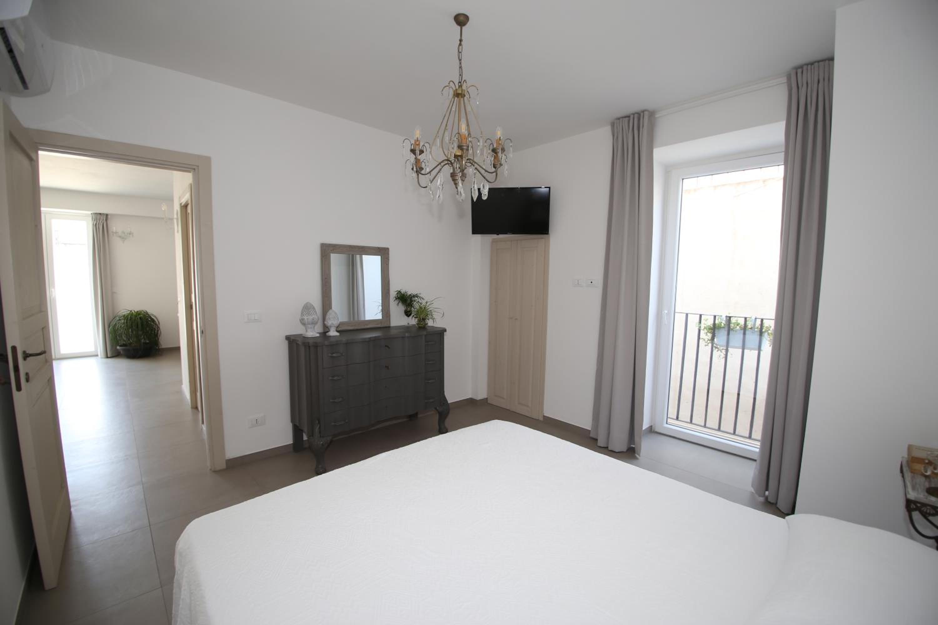 Suite with Terrace - Photo 9
