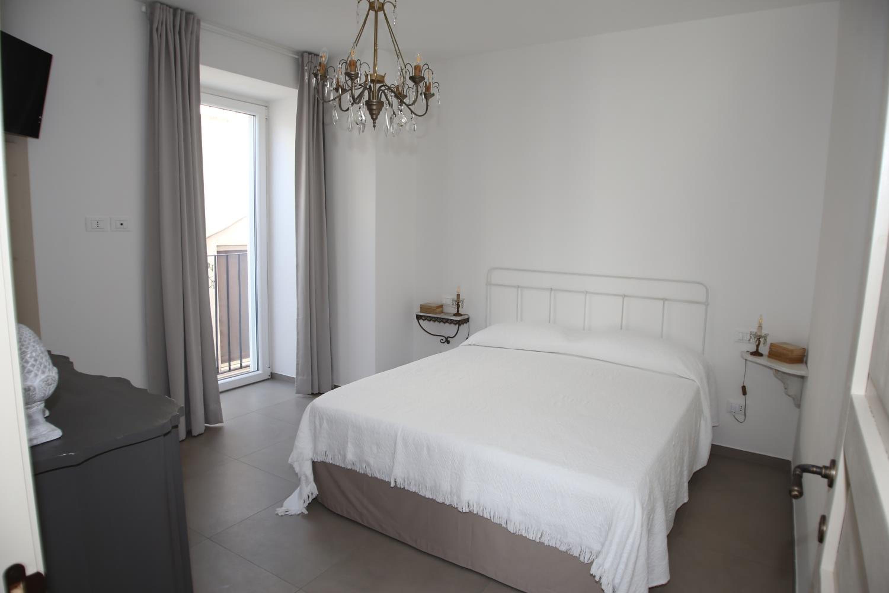 Suite with Terrace - Photo 3