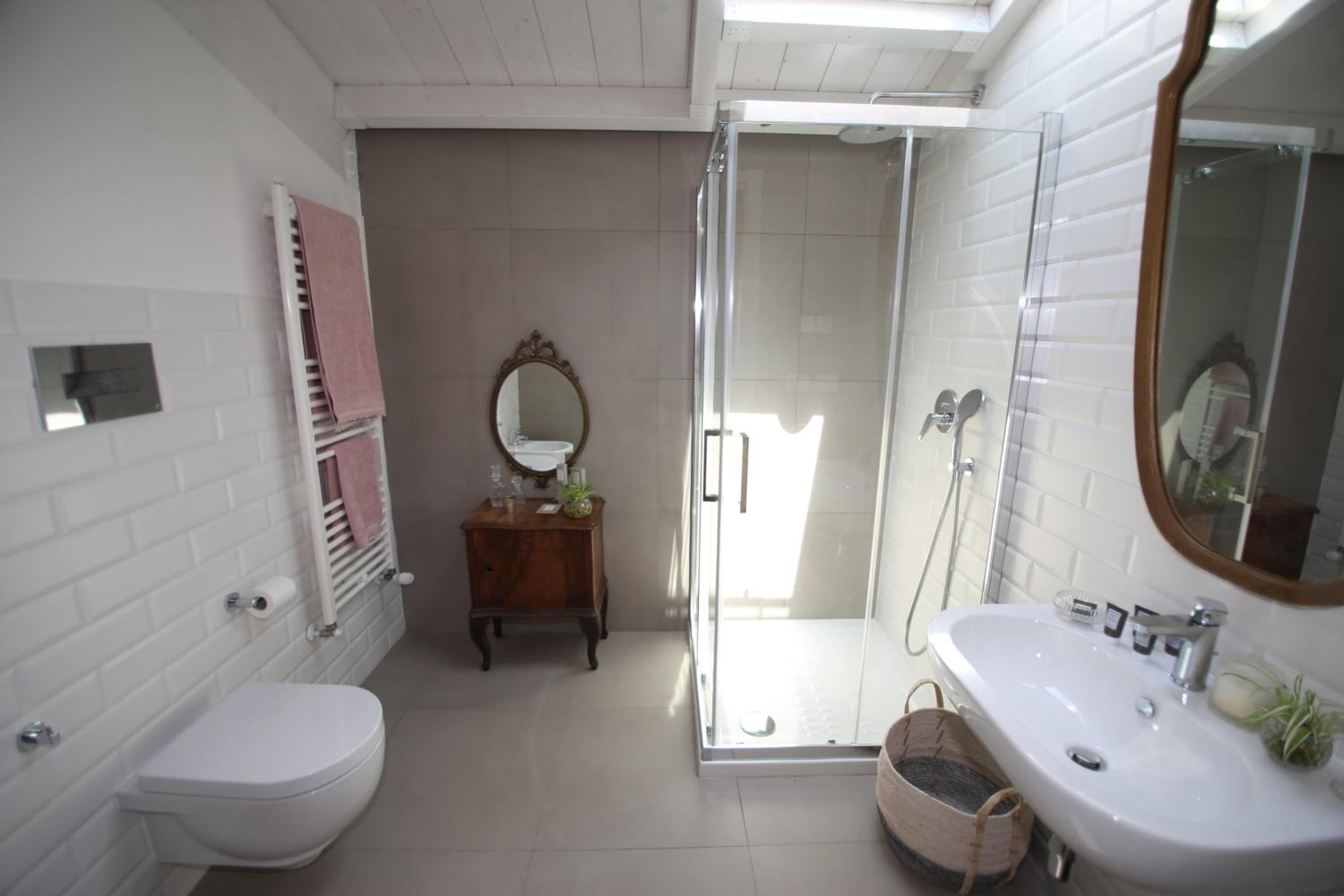 Deluxe Suite with Sea View - Photo 16