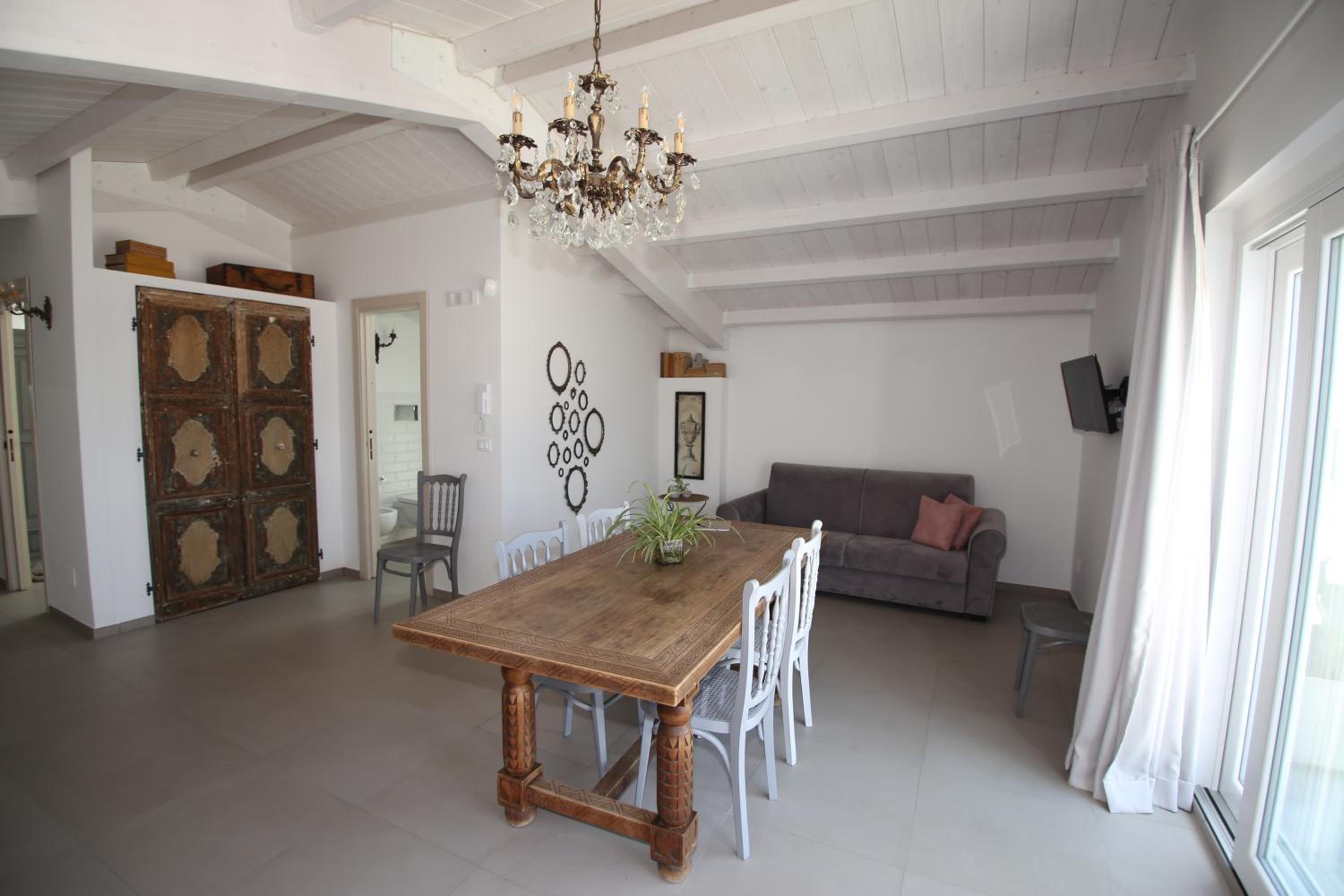 Deluxe Suite with Sea View - Photo 18