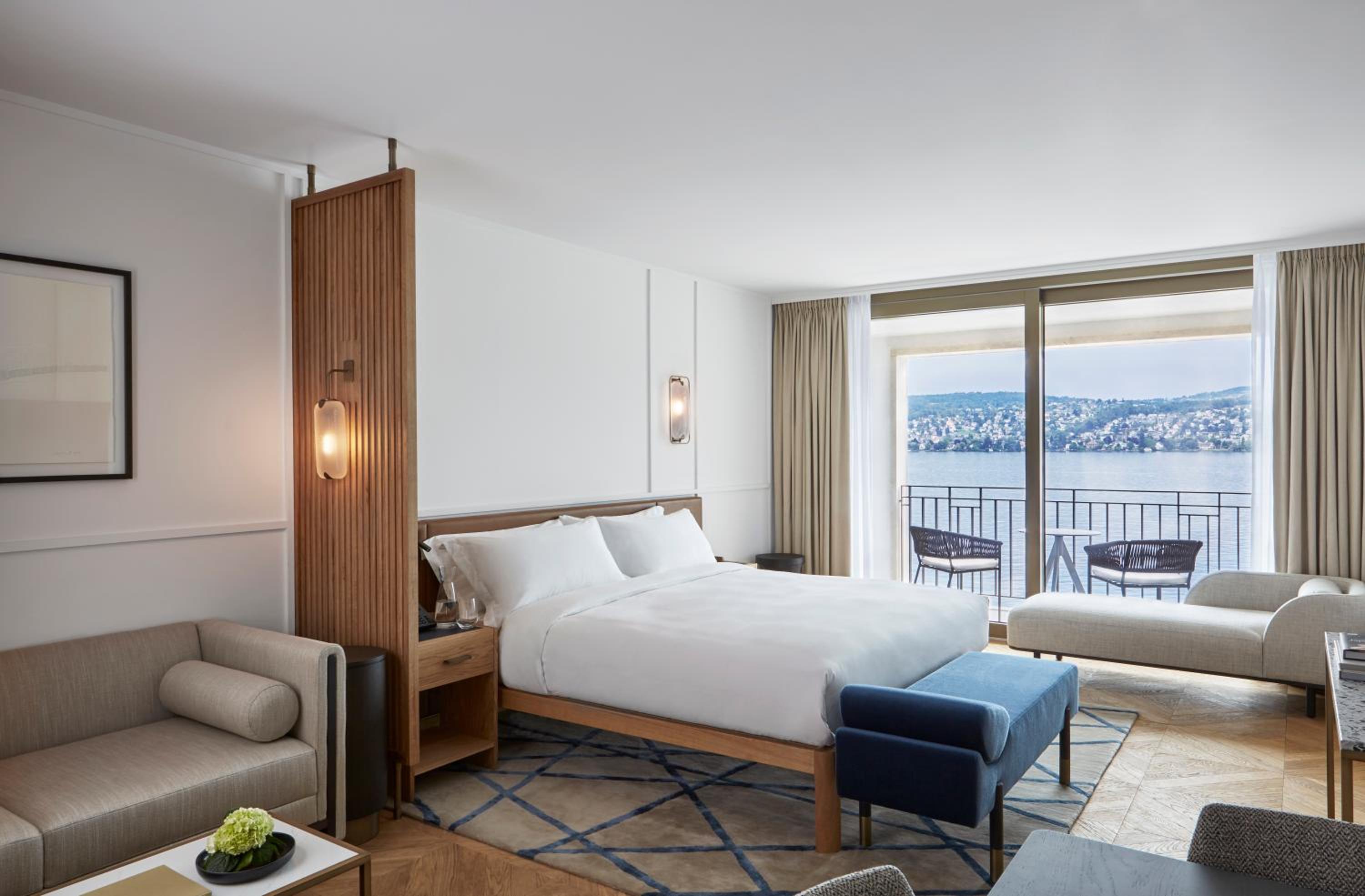 Lakeview Deluxe Studio with Balcony photo 2