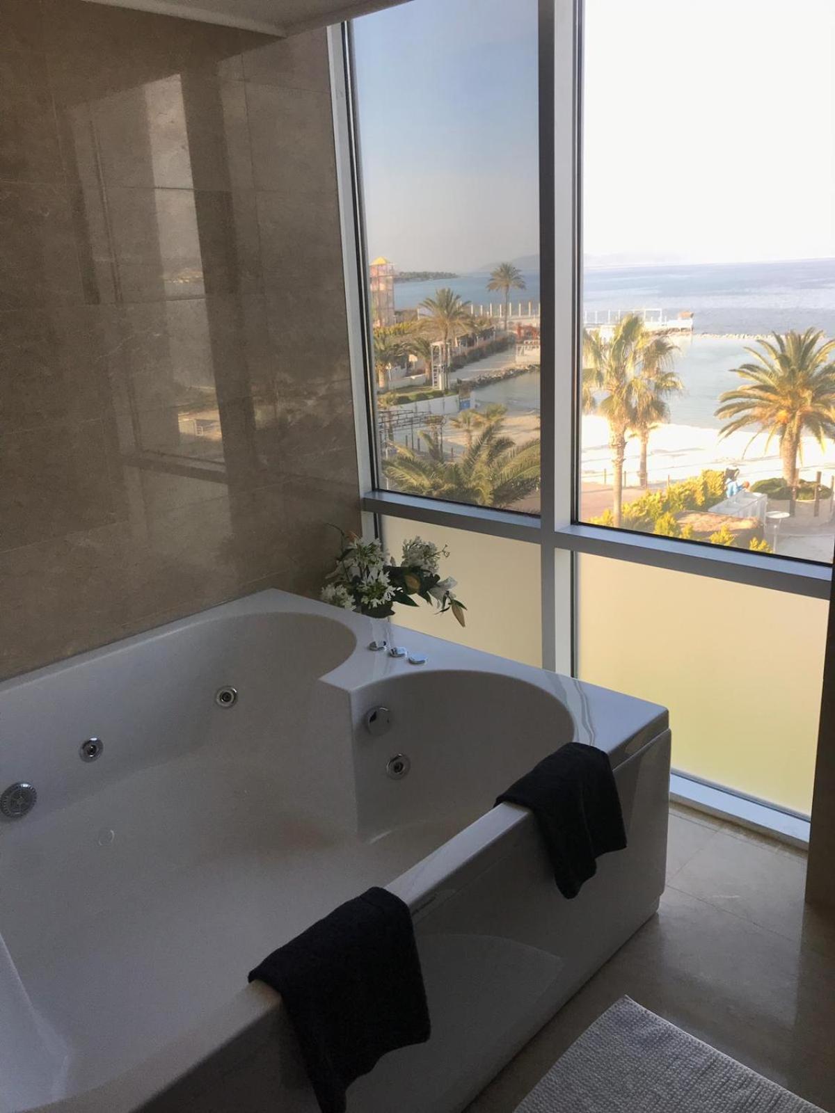 Executive Suite - Photo 8