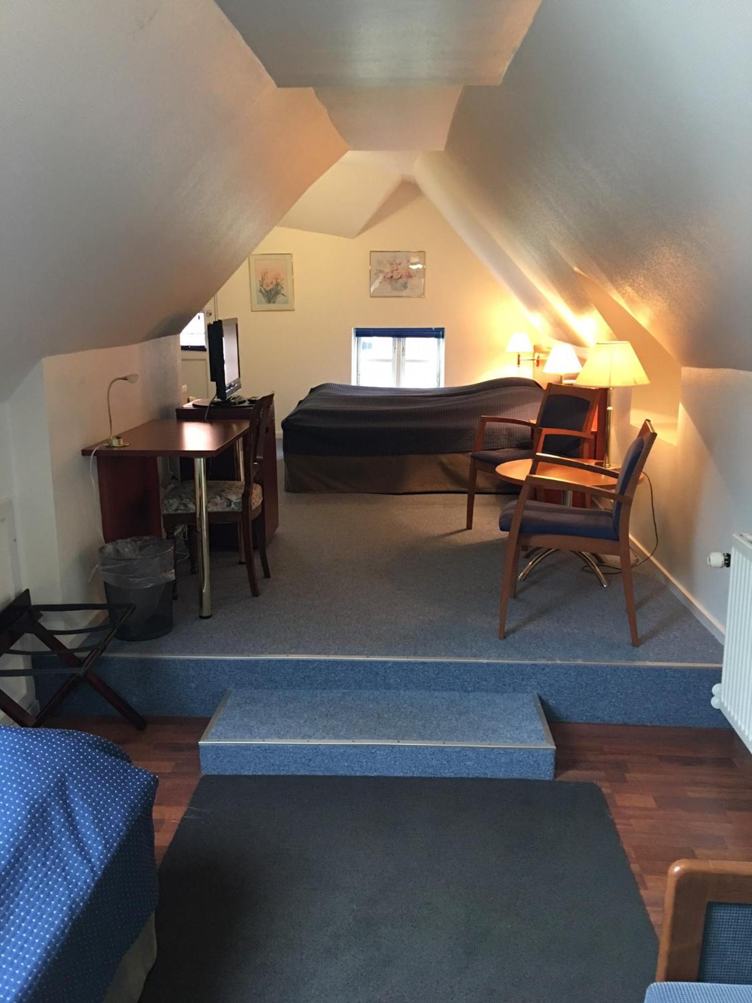Quadruple Room with Private Bathroom photo 1