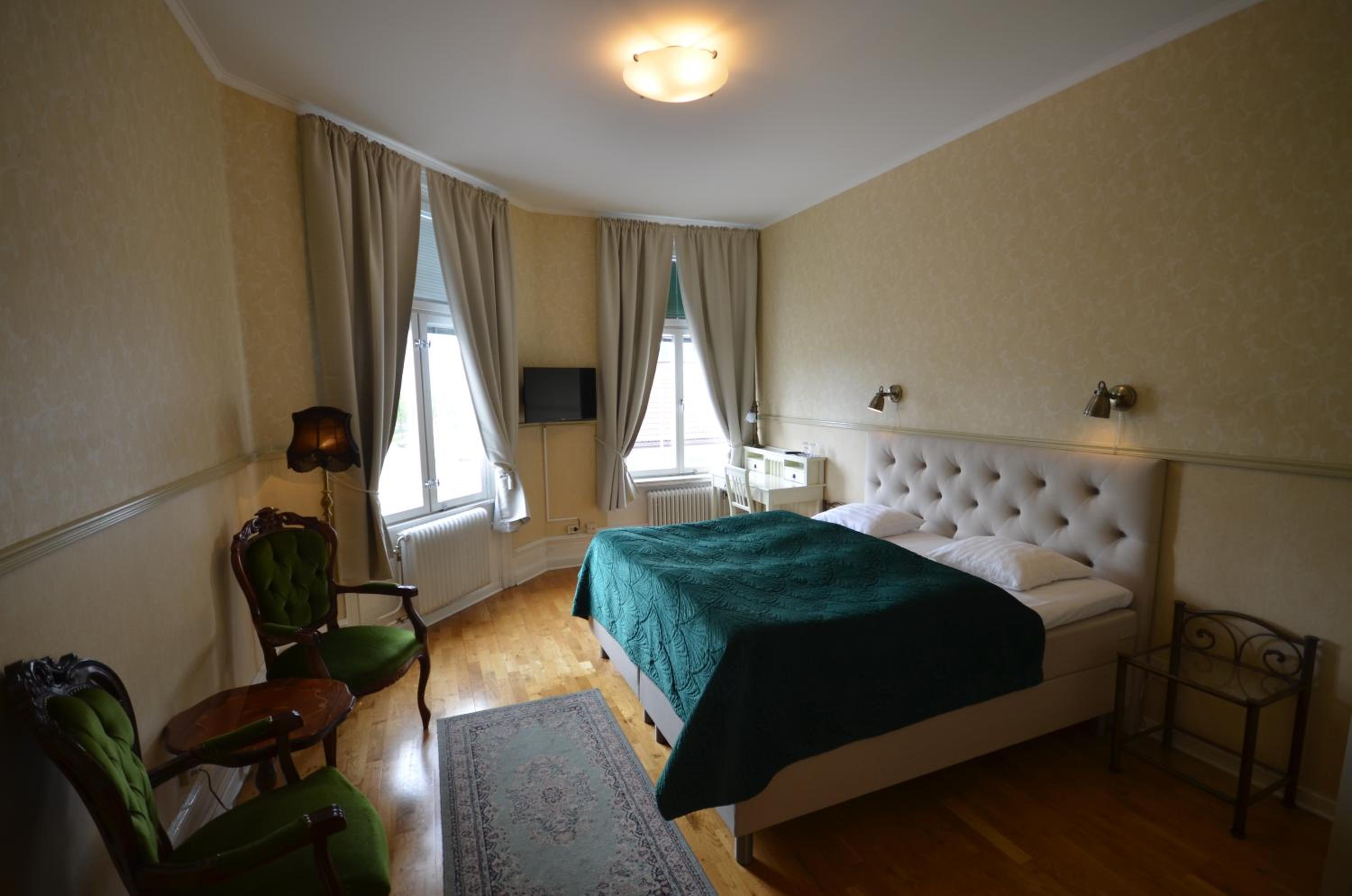 Standard Double Room - Photo 7