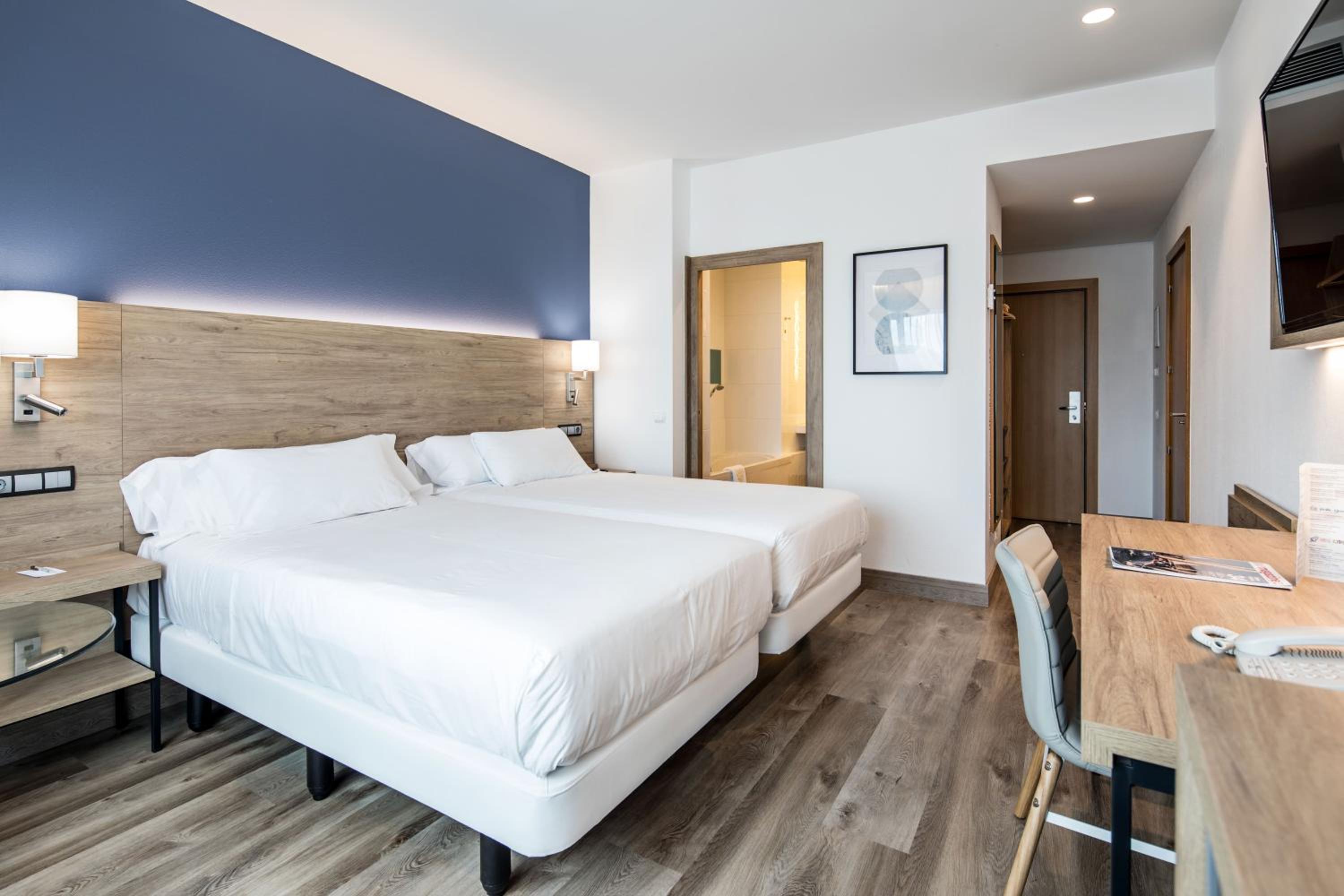 Deluxe Twin Room - Photo 5