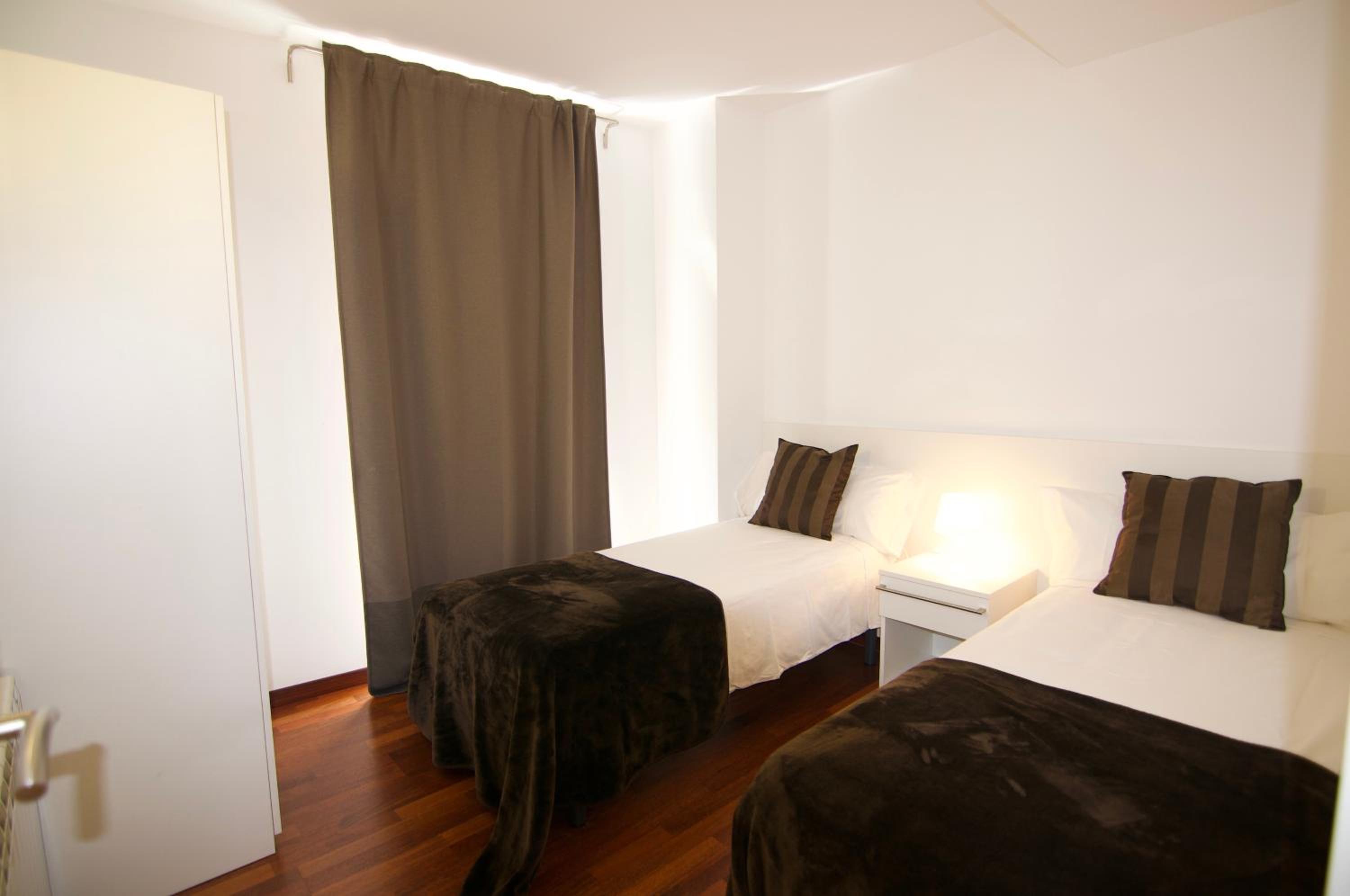 Two-Bedroom Apartment with Balcony photo 3