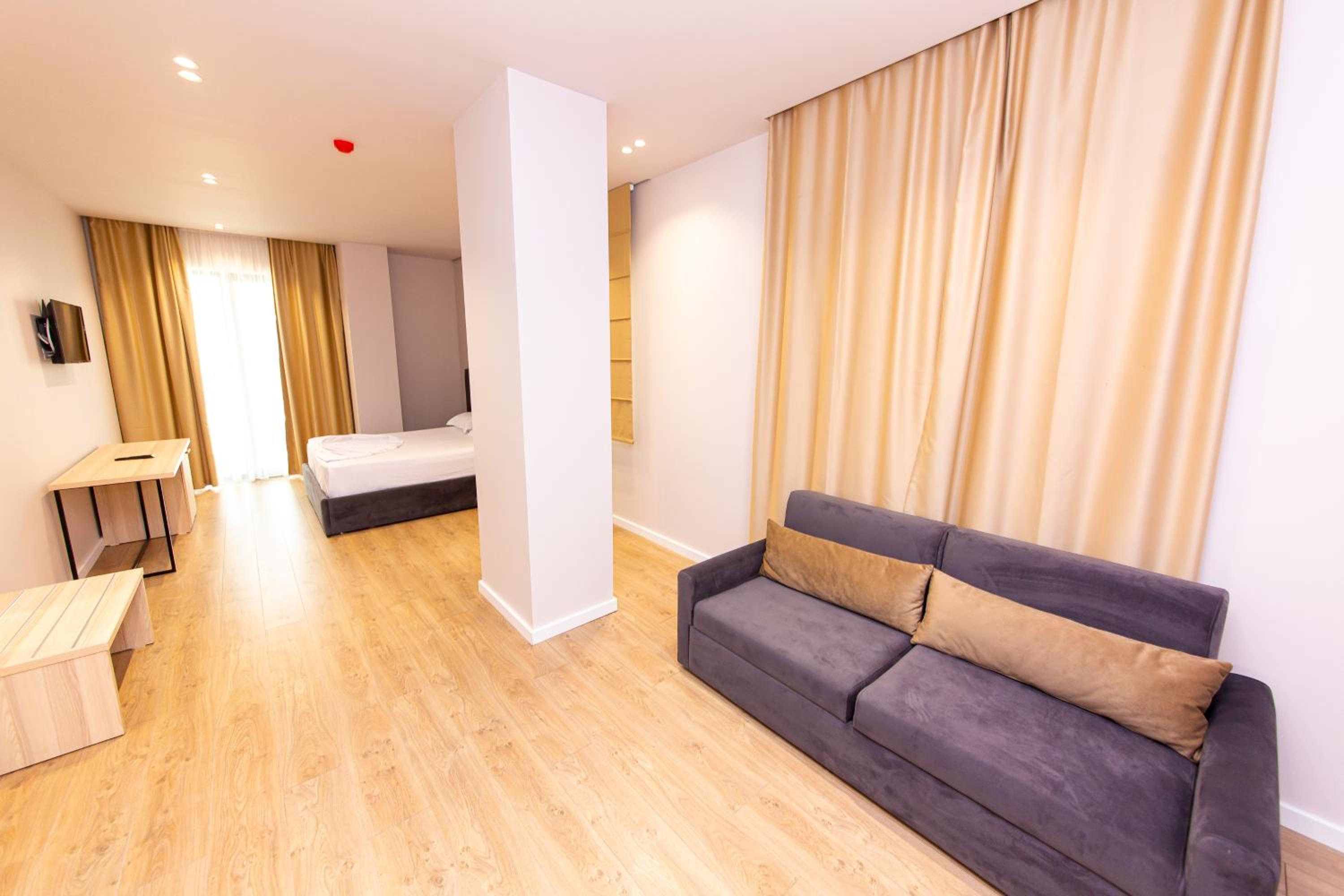 Family Suite with Balcony and Sea View photo 2