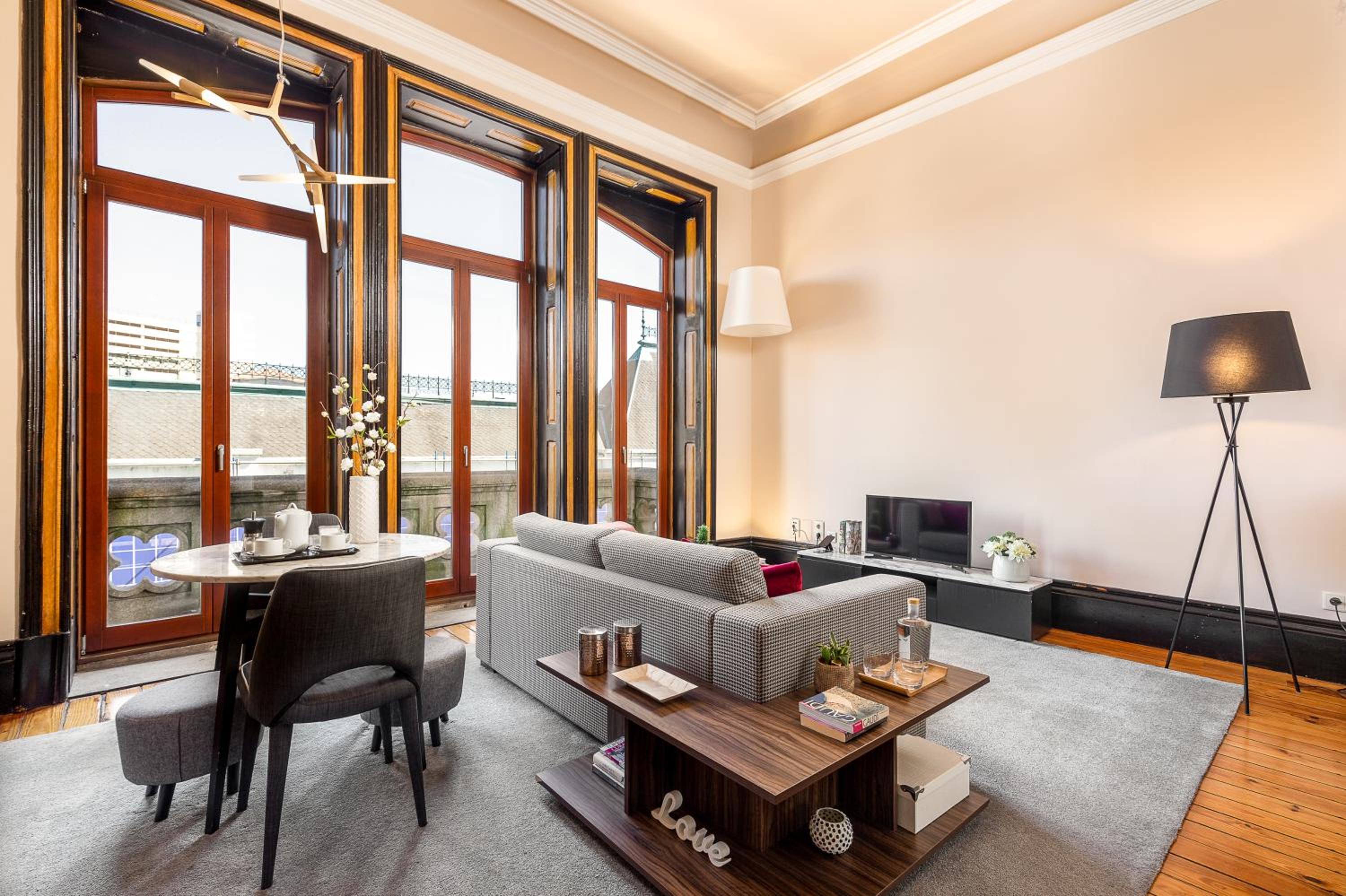One-Bedroom Apartment with Balcony