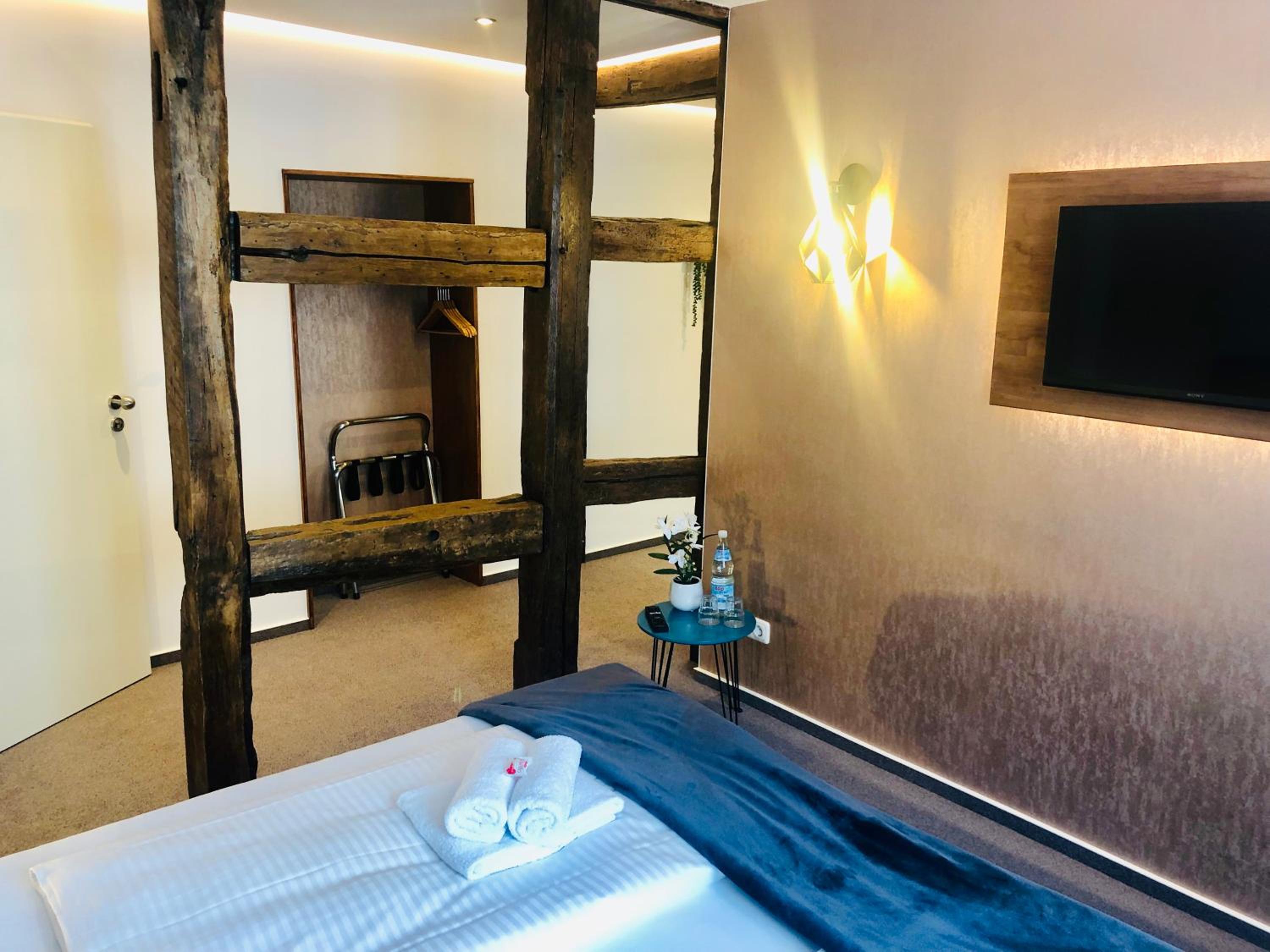 Deluxe Double Room - Photo 17