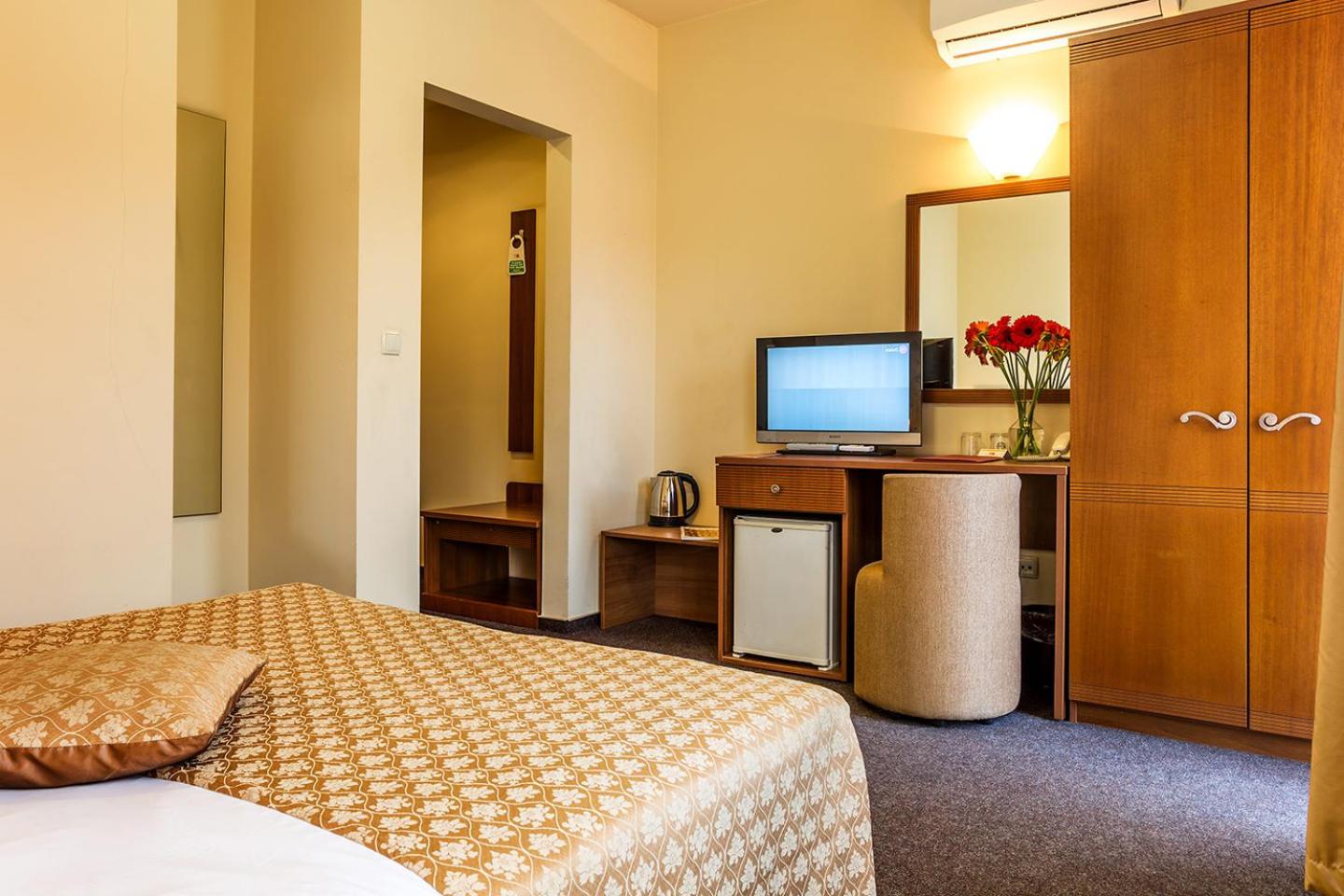 Double Room - Photo 2
