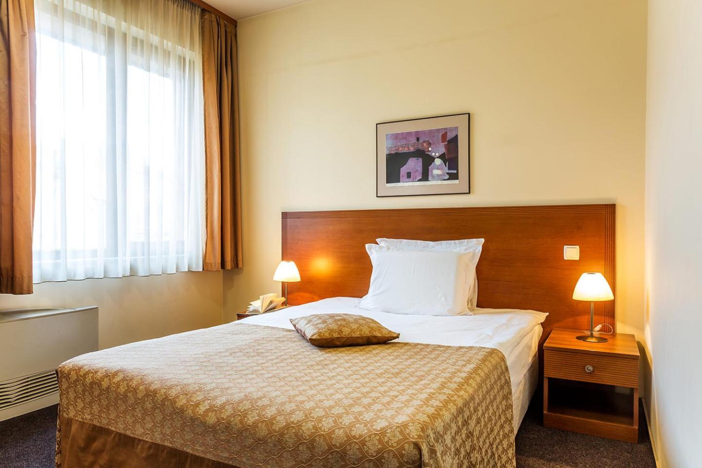Double Room - Photo 9