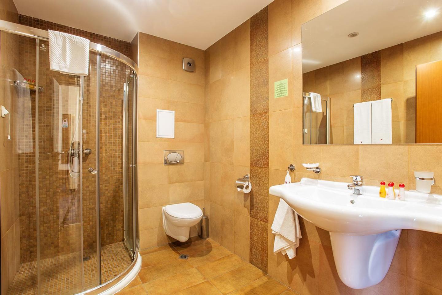 Double Room - Photo 8