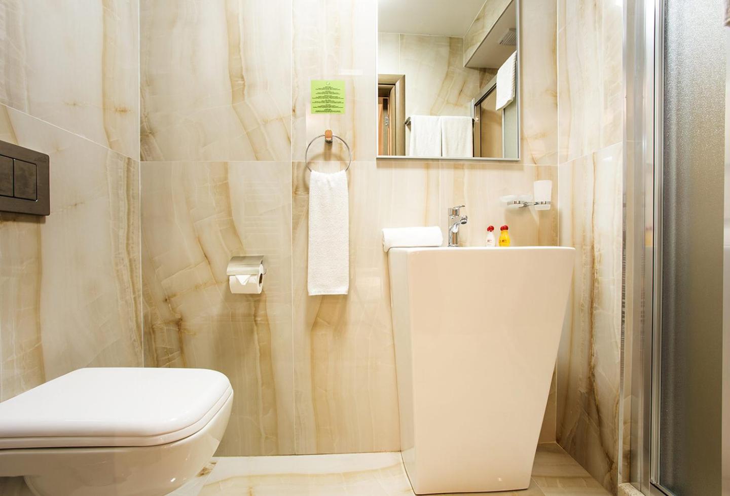 One-Bedroom Apartment - Photo 8
