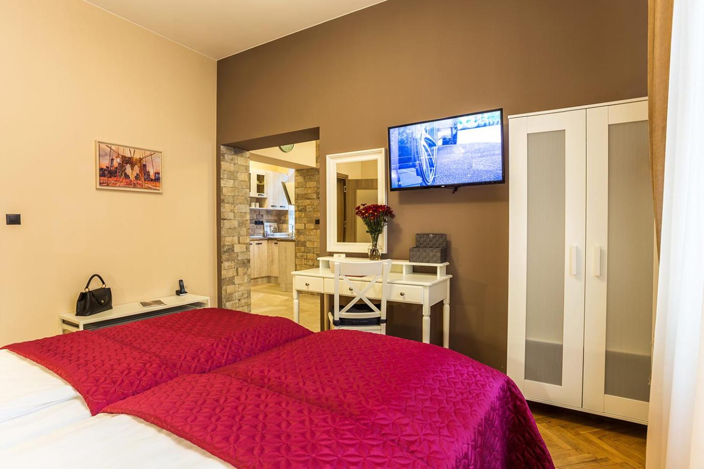 One-Bedroom Apartment - Photo 9