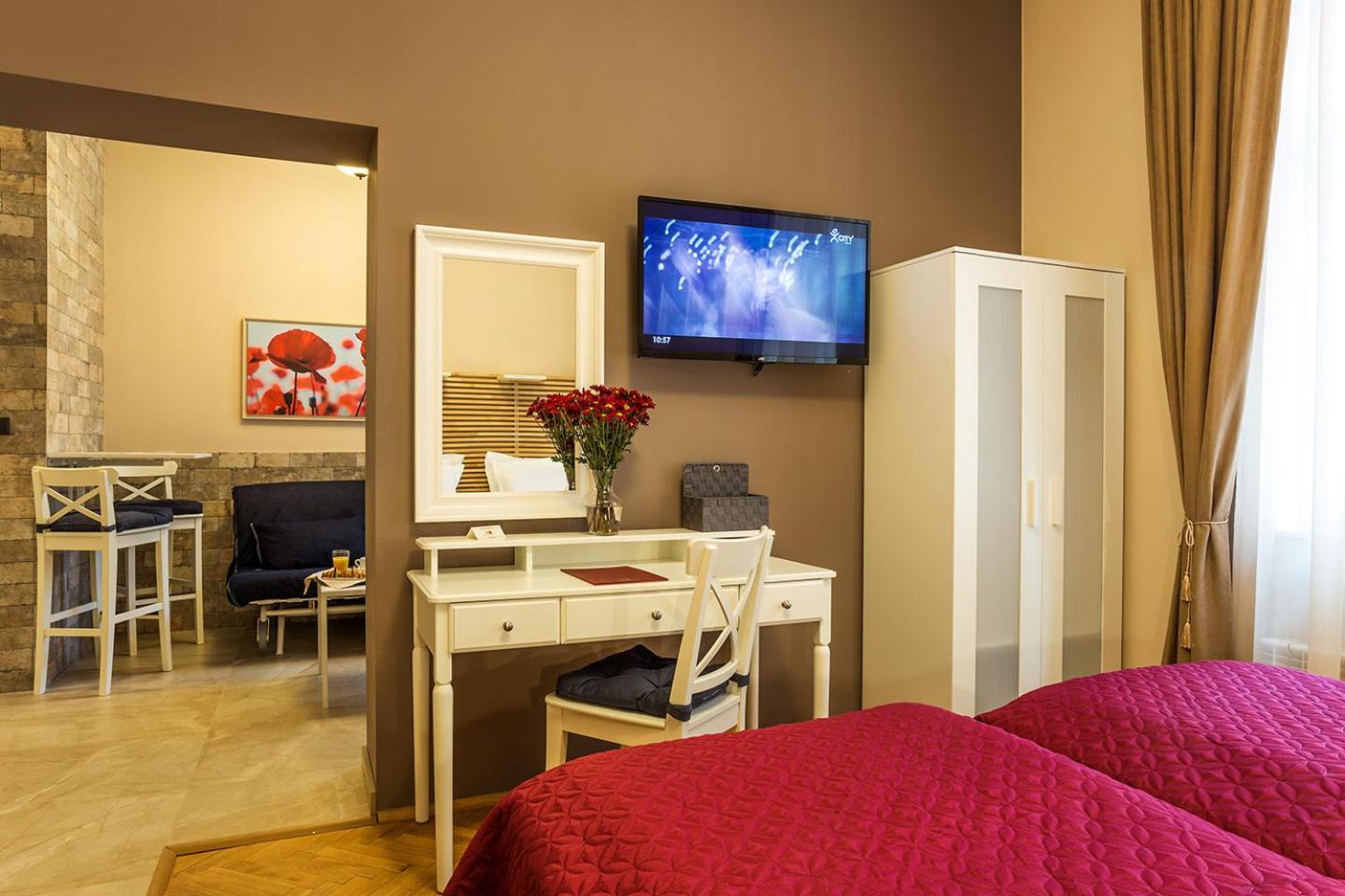 One-Bedroom Apartment - Photo 11