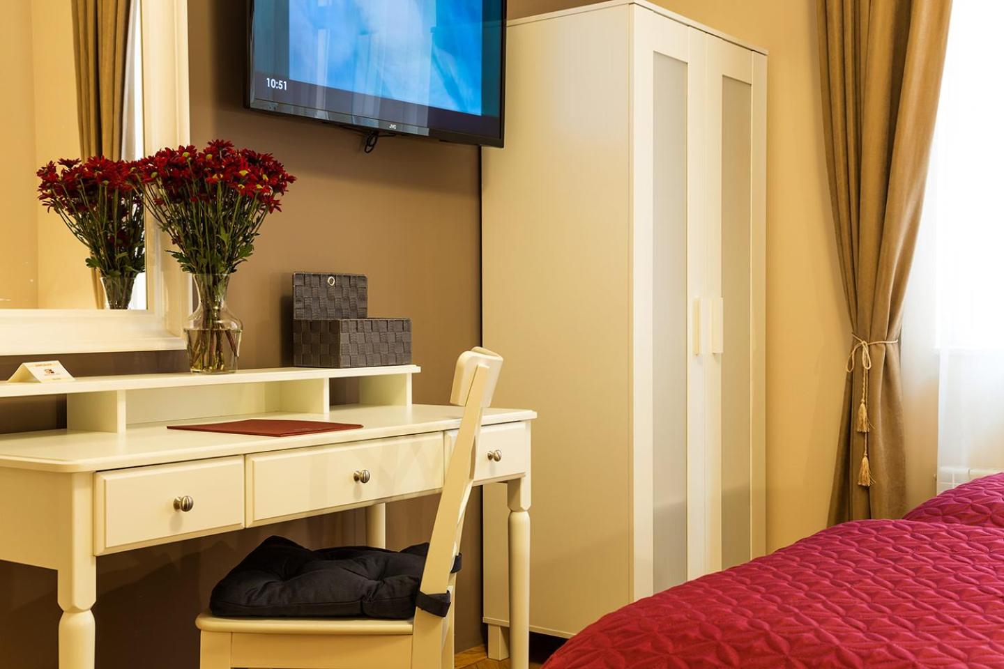 One-Bedroom Apartment - Photo 14