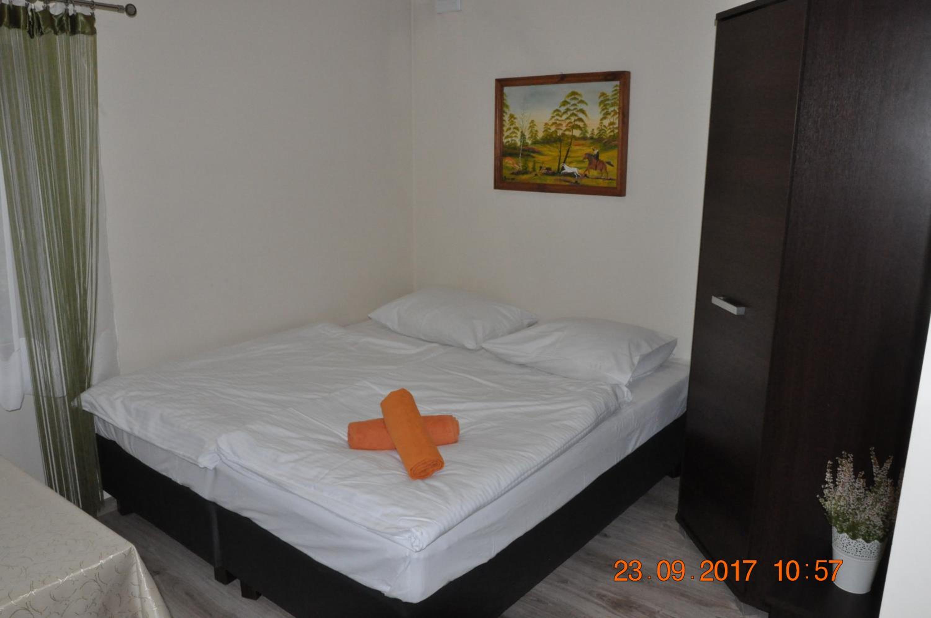 Double Room - Photo 4