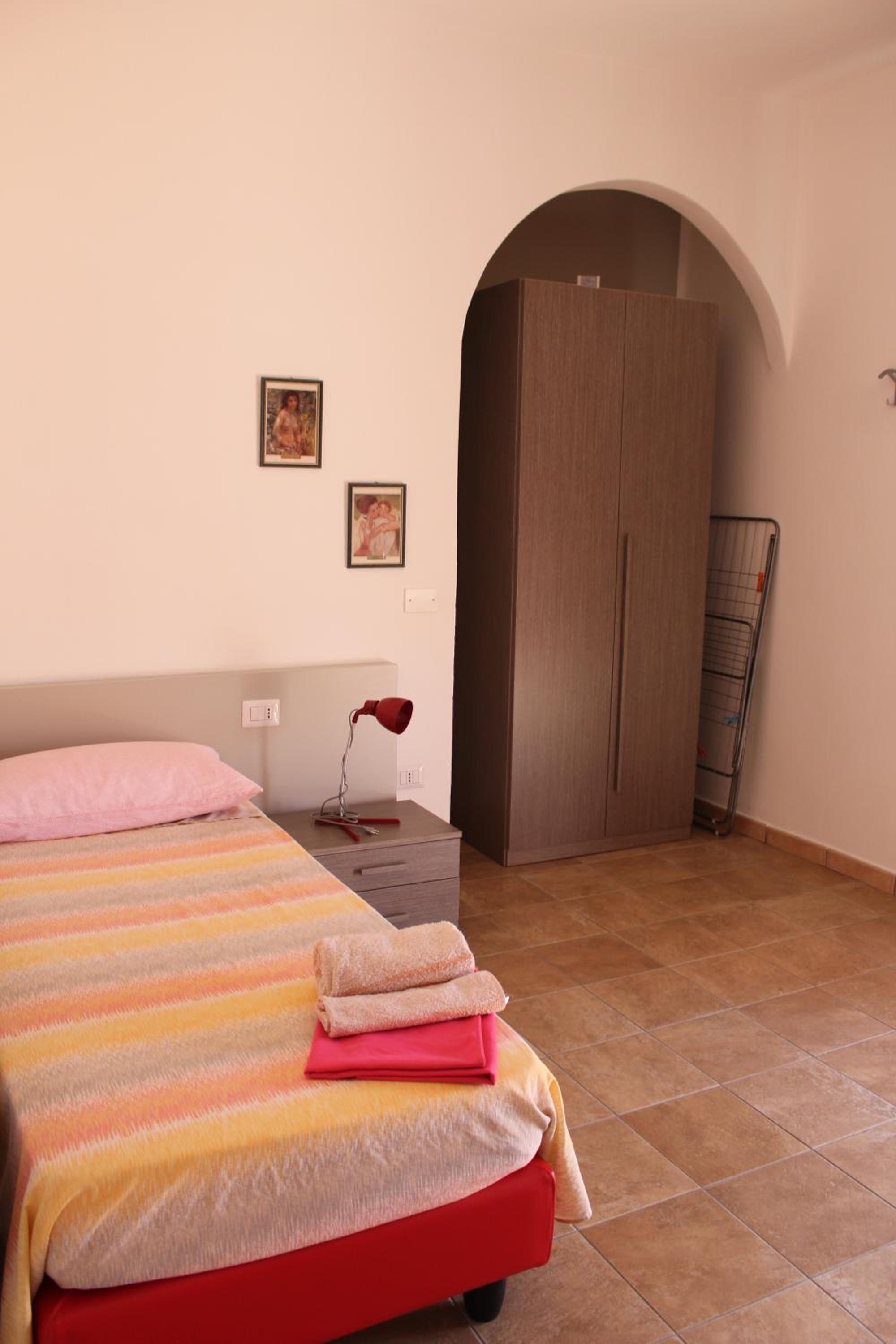 Single Room with Shared Bathroom photo 1
