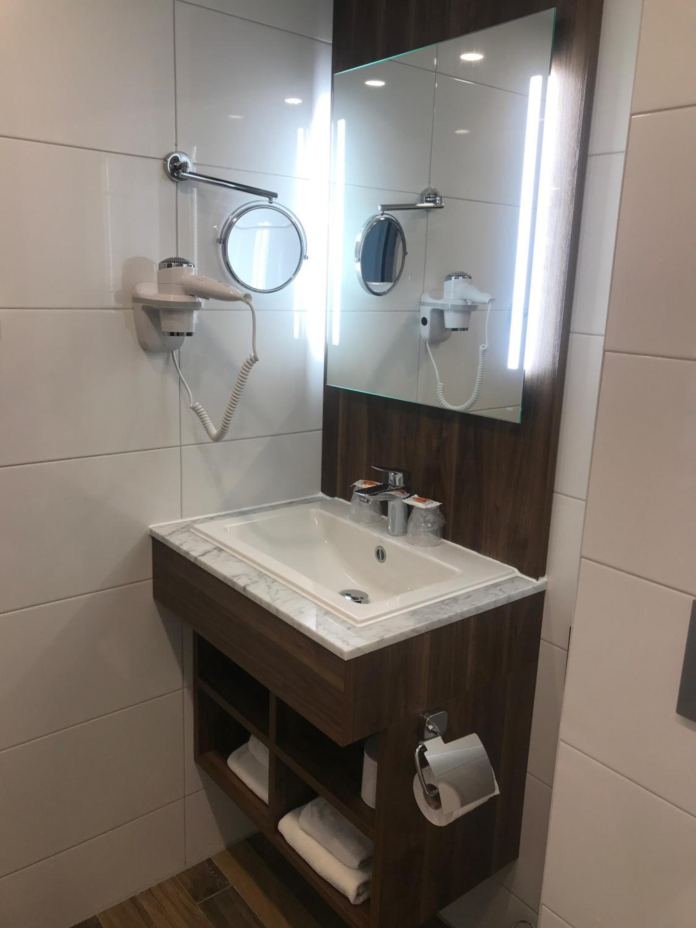 Double or Twin Room — the supplier's photographs — photo 4