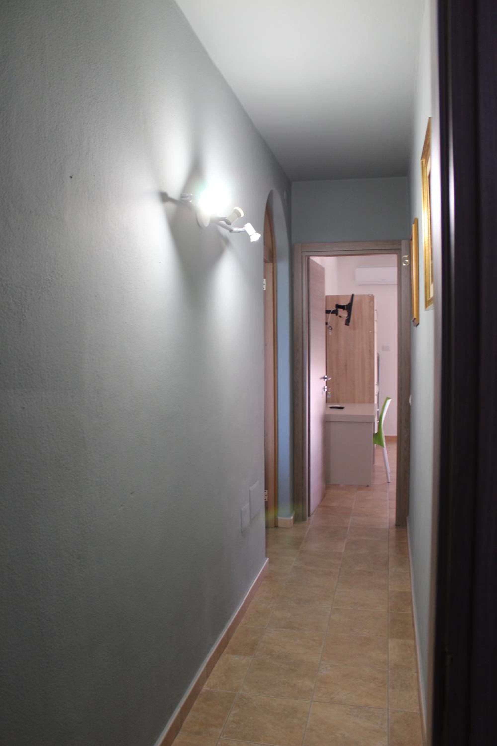 Double Room - Photo 9