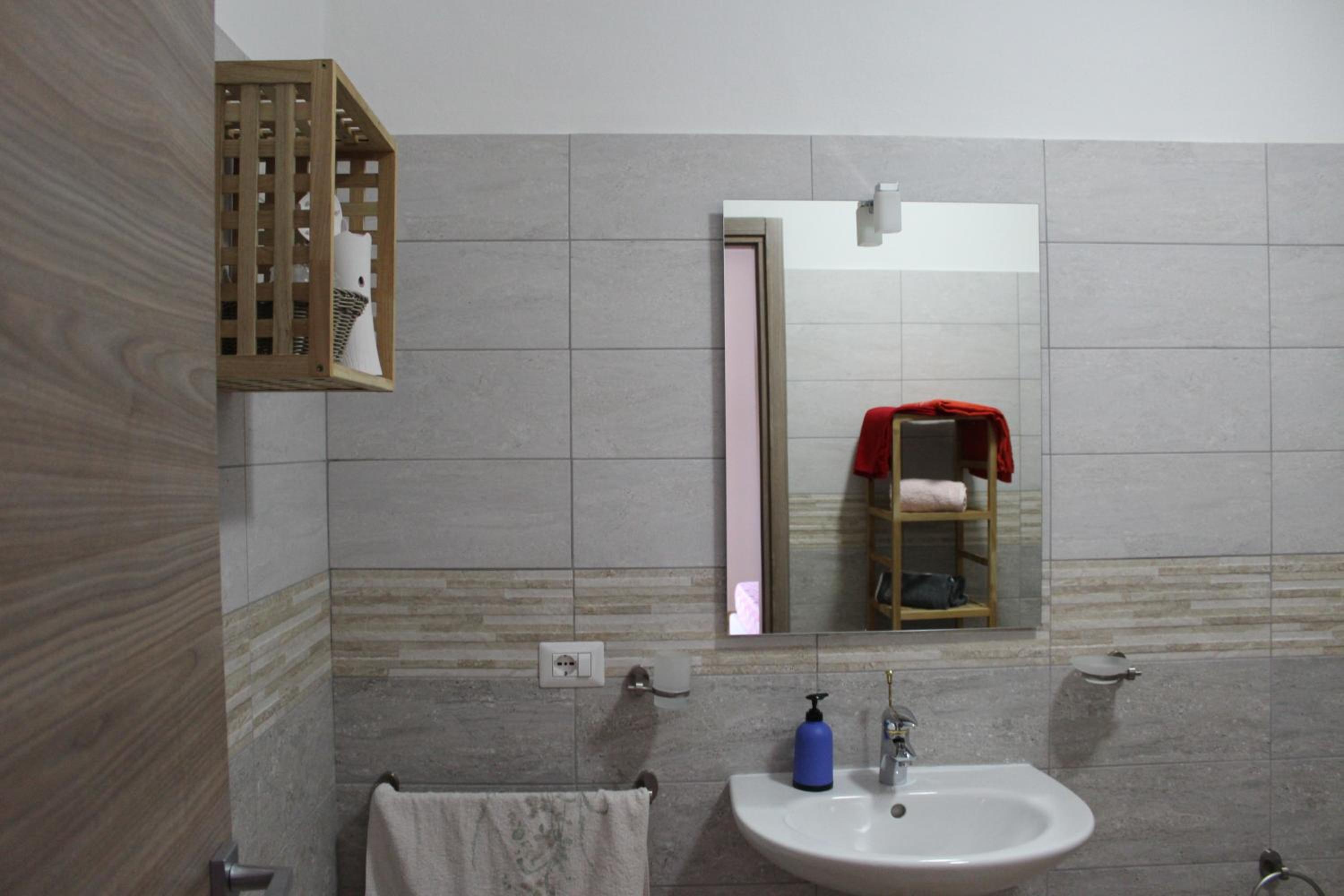 Double Room - Photo 7