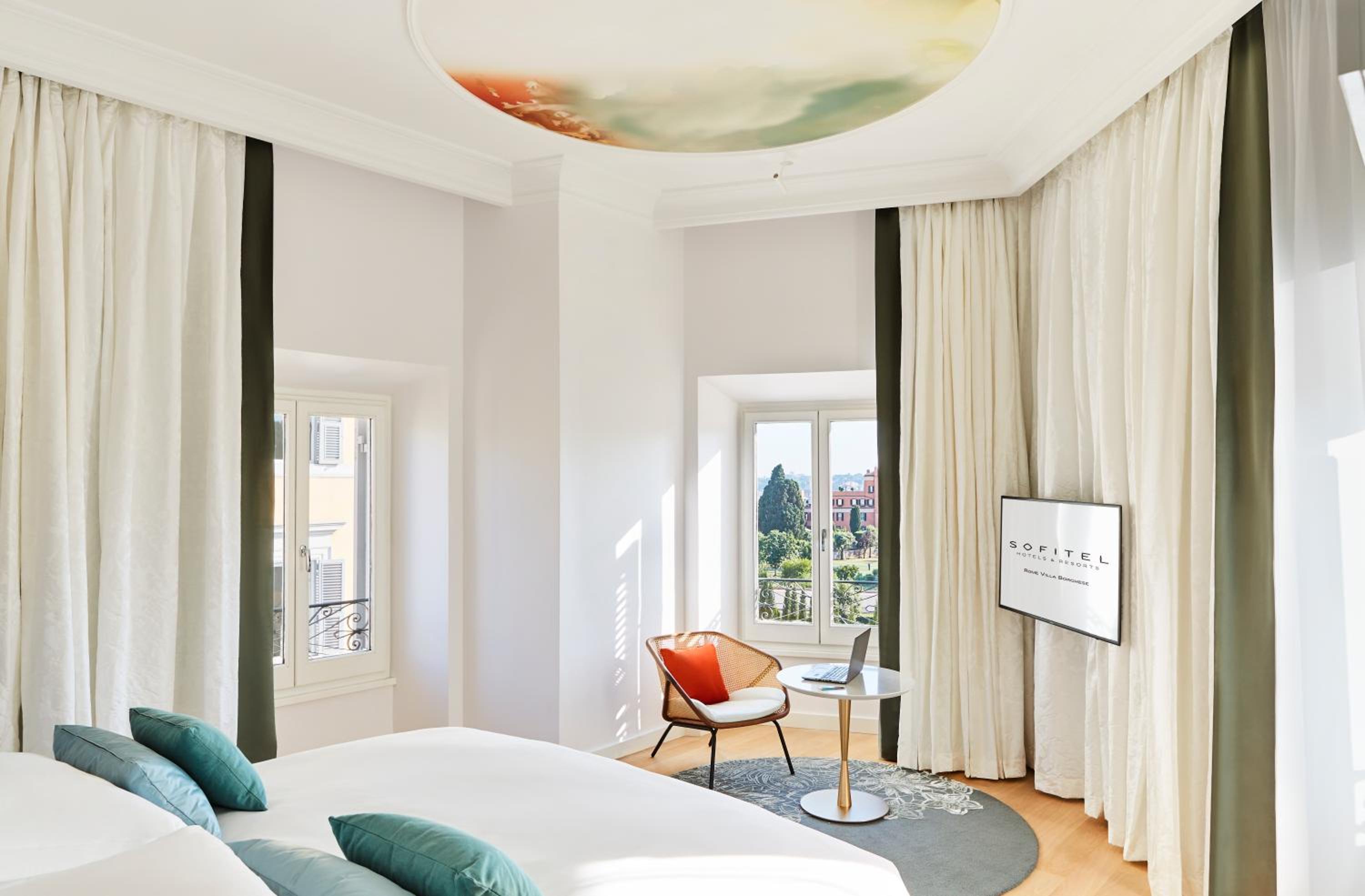 Deluxe King Suite