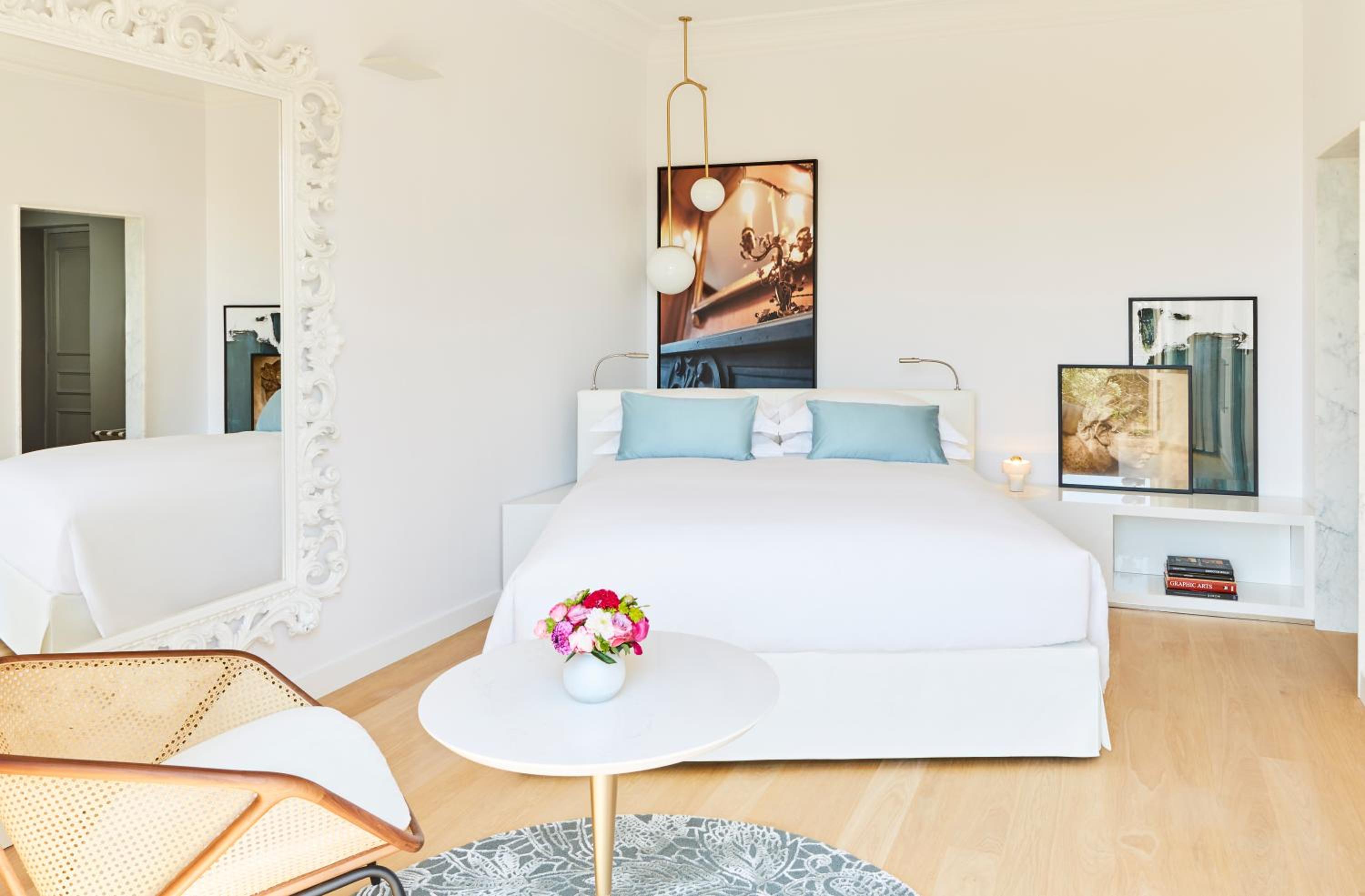 Premium Luxury Room thumbnail 6