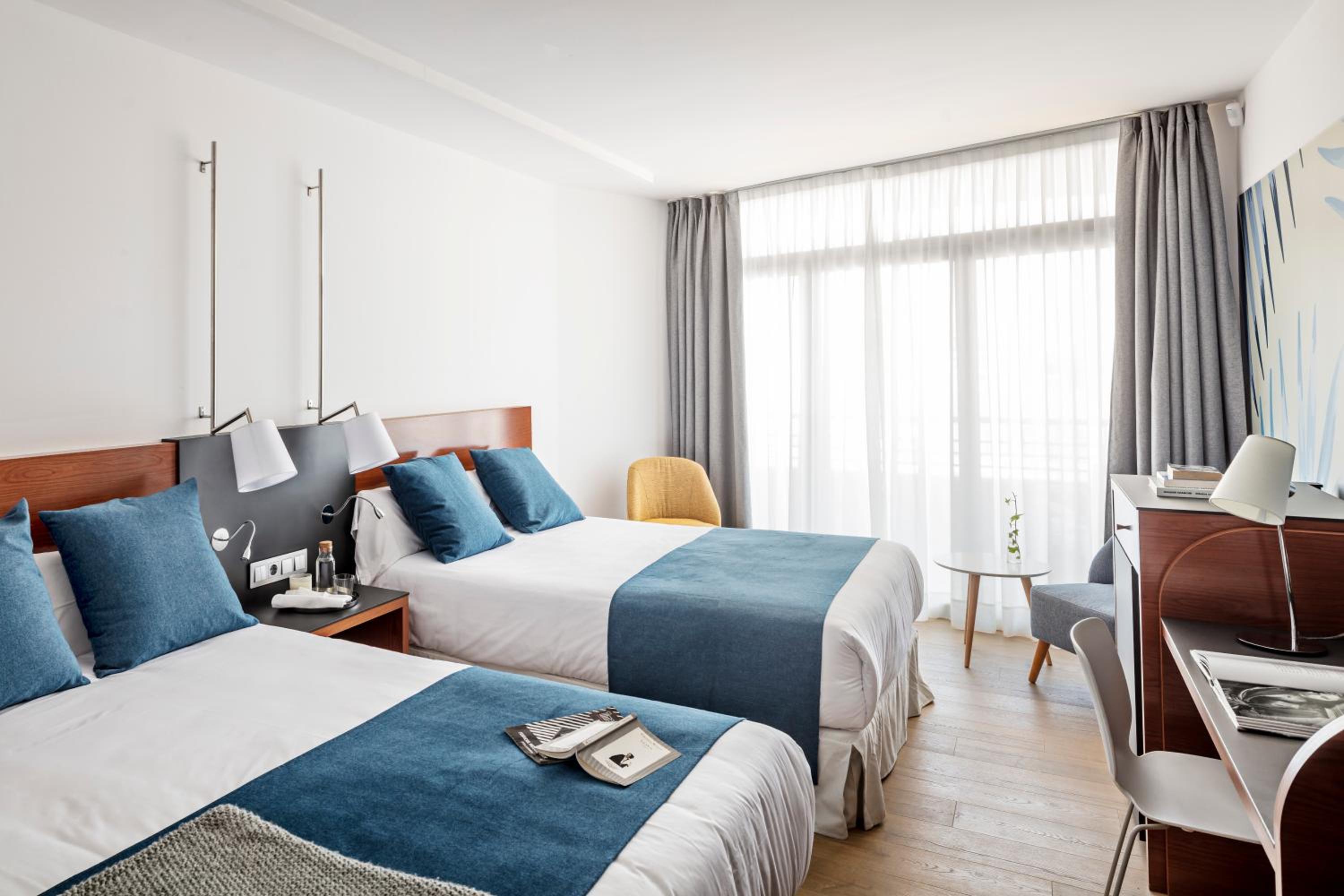 Design Quadruple Room (4 Adults) - Photo 1