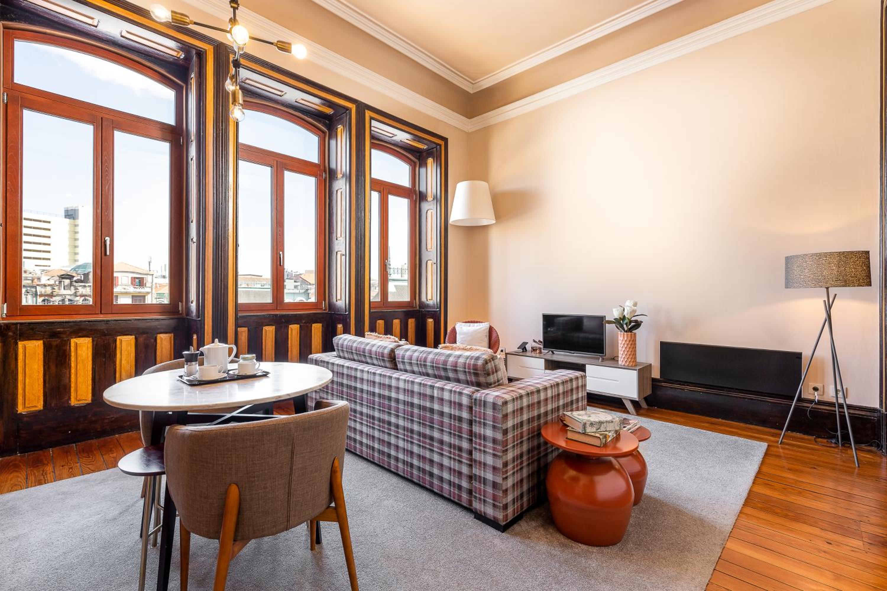 One-Bedroom Apartment with City View
