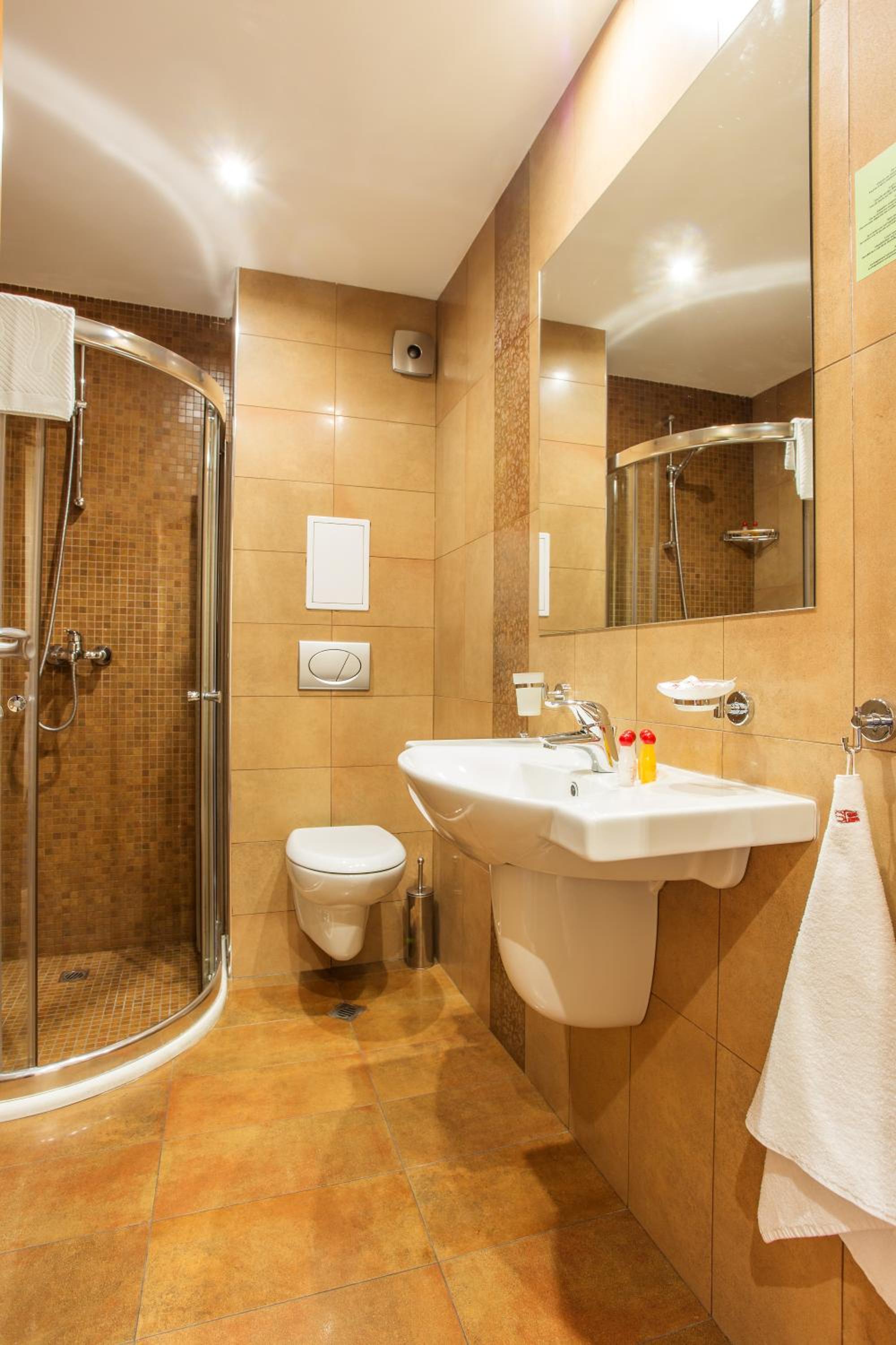 Double Room - Photo 11