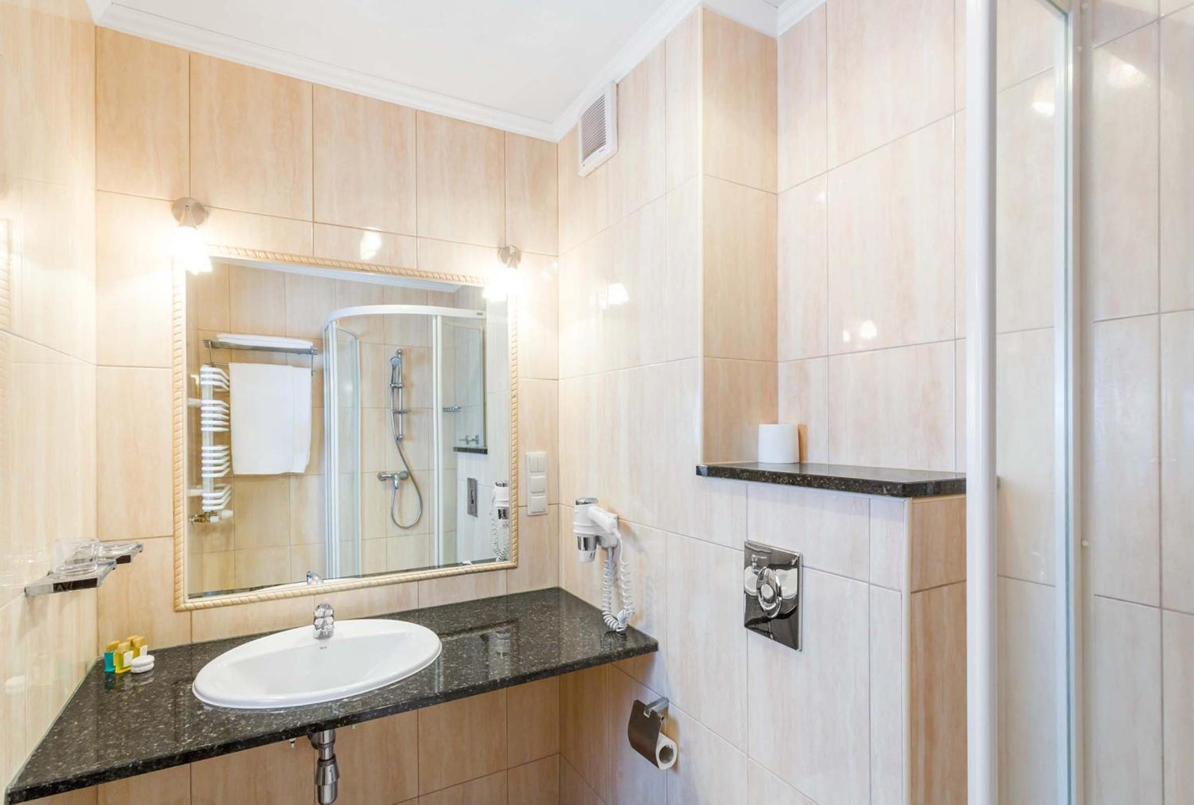 Business Suite - Photo 9