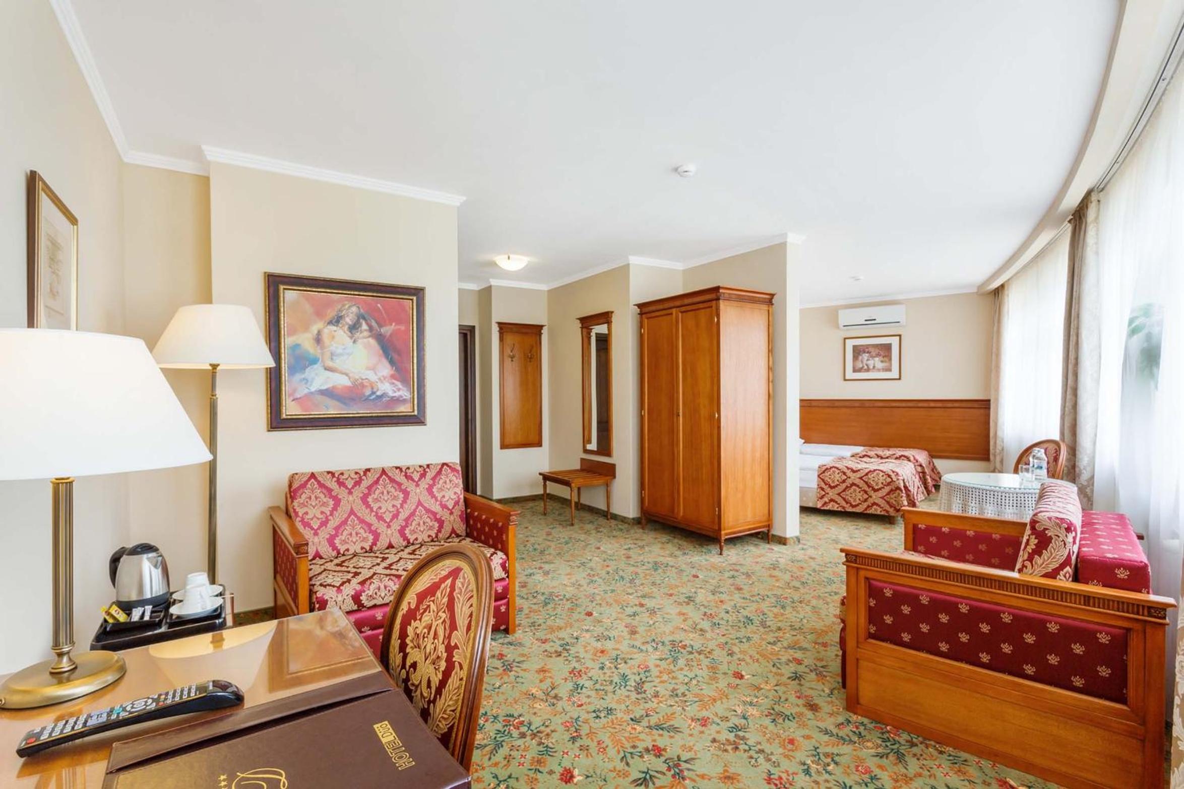 Business Suite - Photo 6