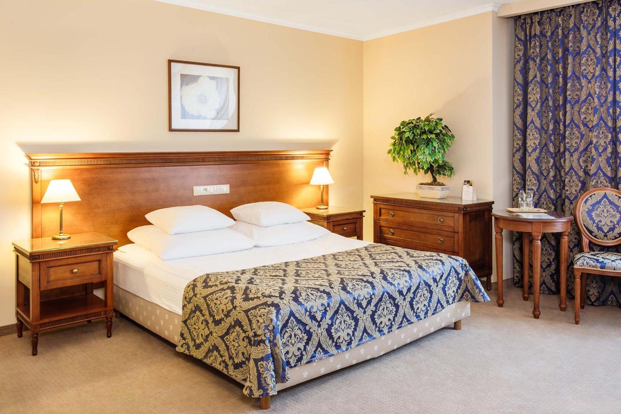 Business Suite - Photo 1