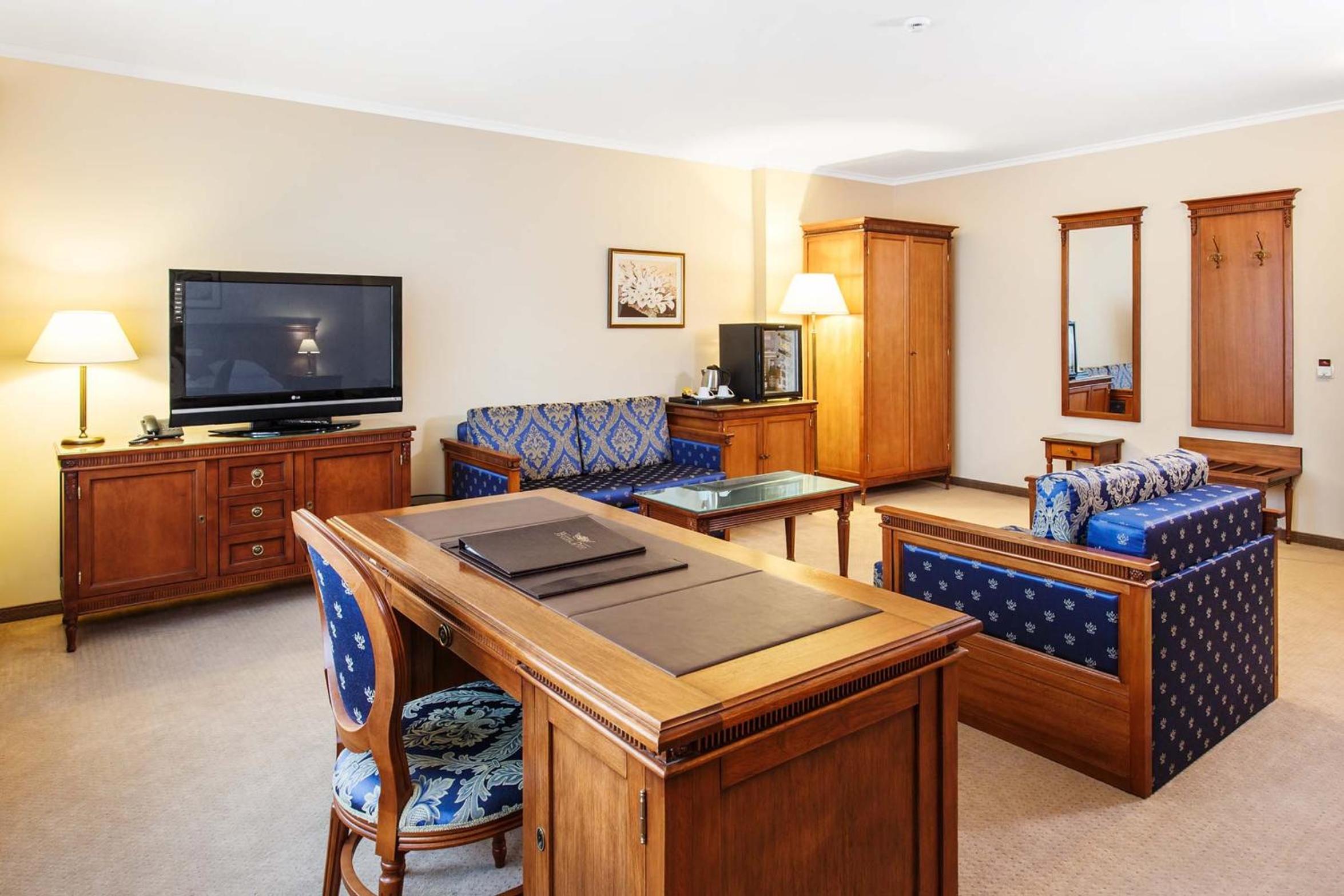 Business Suite - Photo 3
