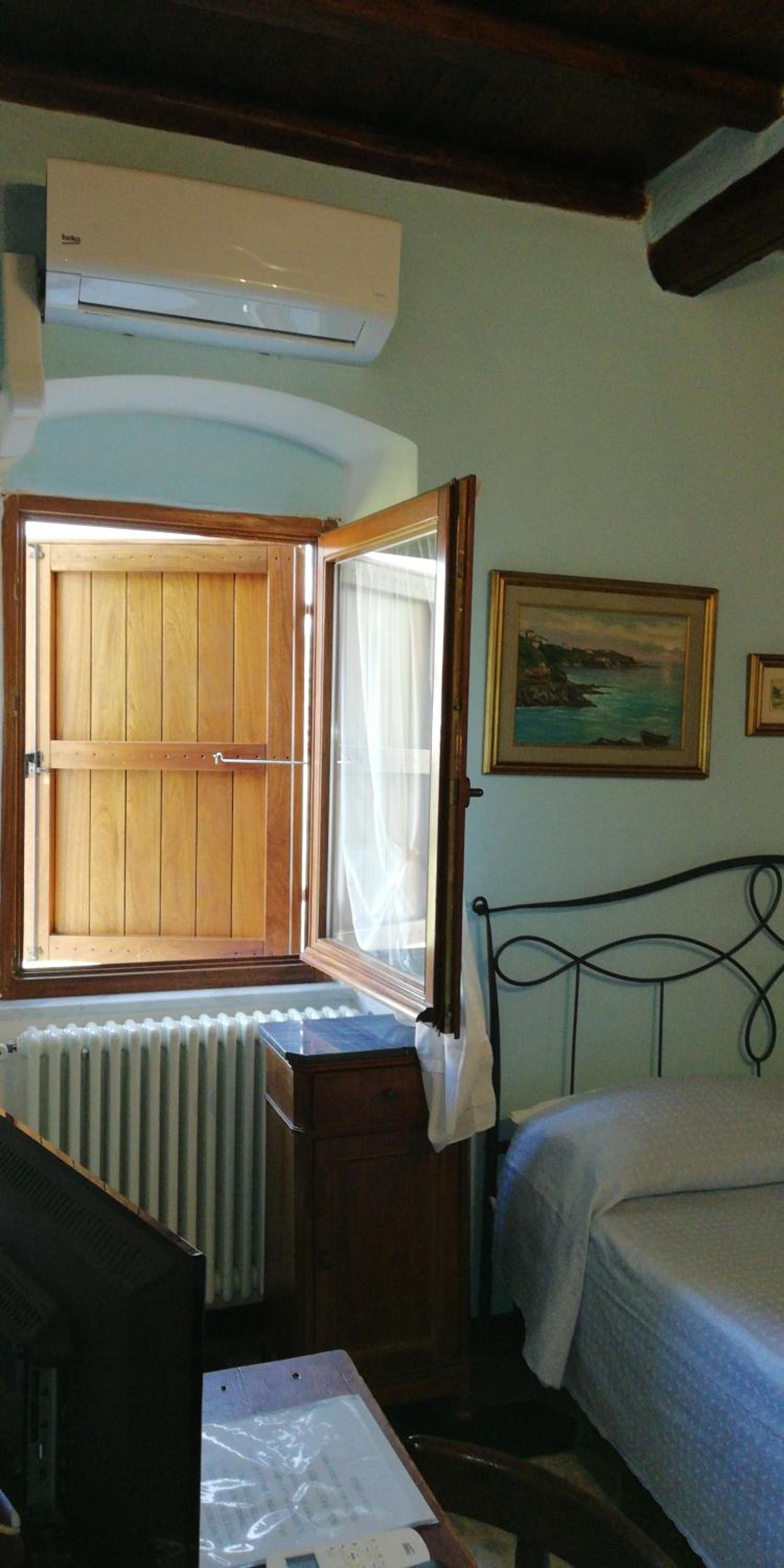 Double or Twin Room - Photo 9