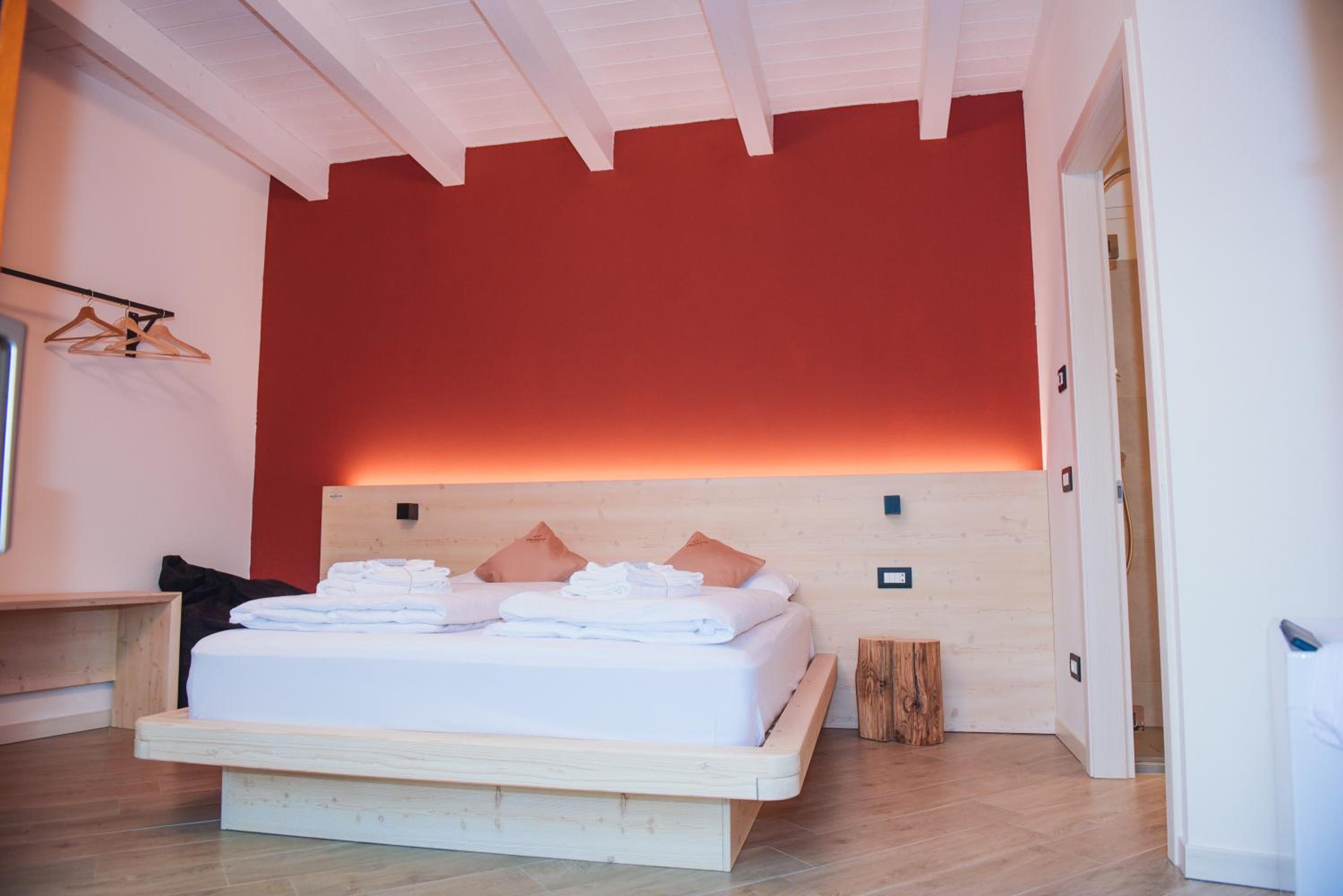 Queen Room with Balcony - Photo 1