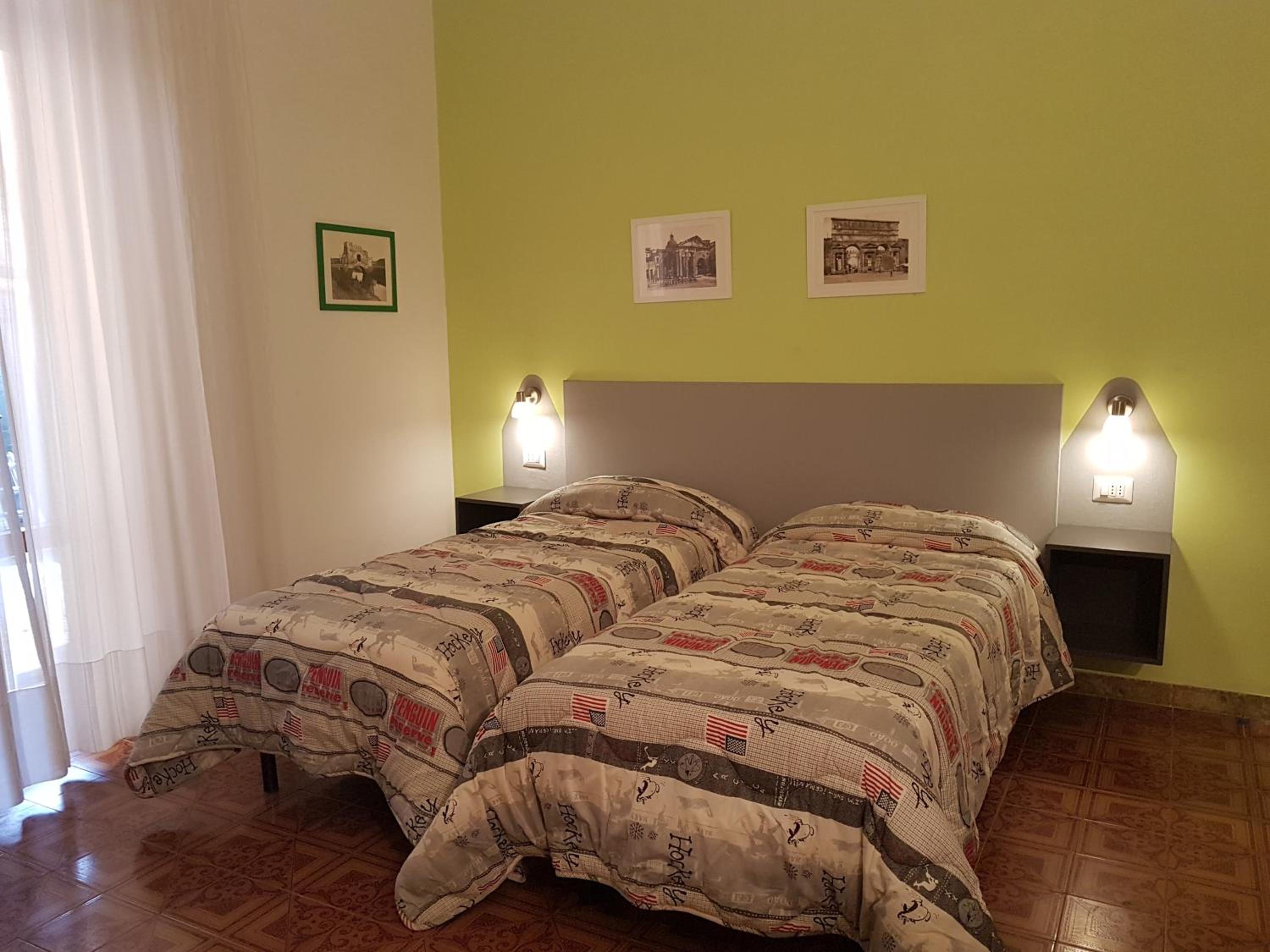 Double or Twin Room with Shared Bathroom photo 2