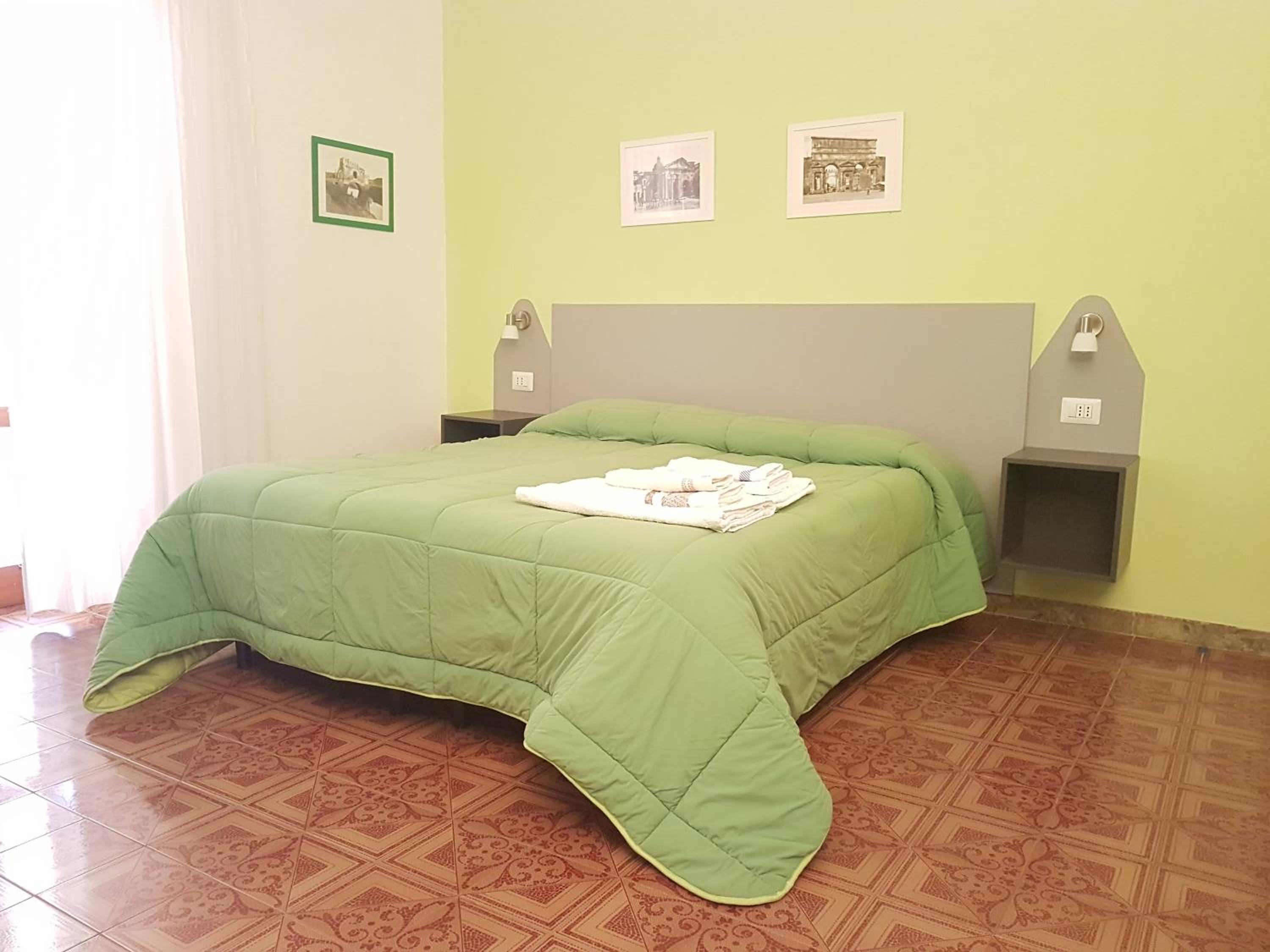 Double or Twin Room with Shared Bathroom photo 1