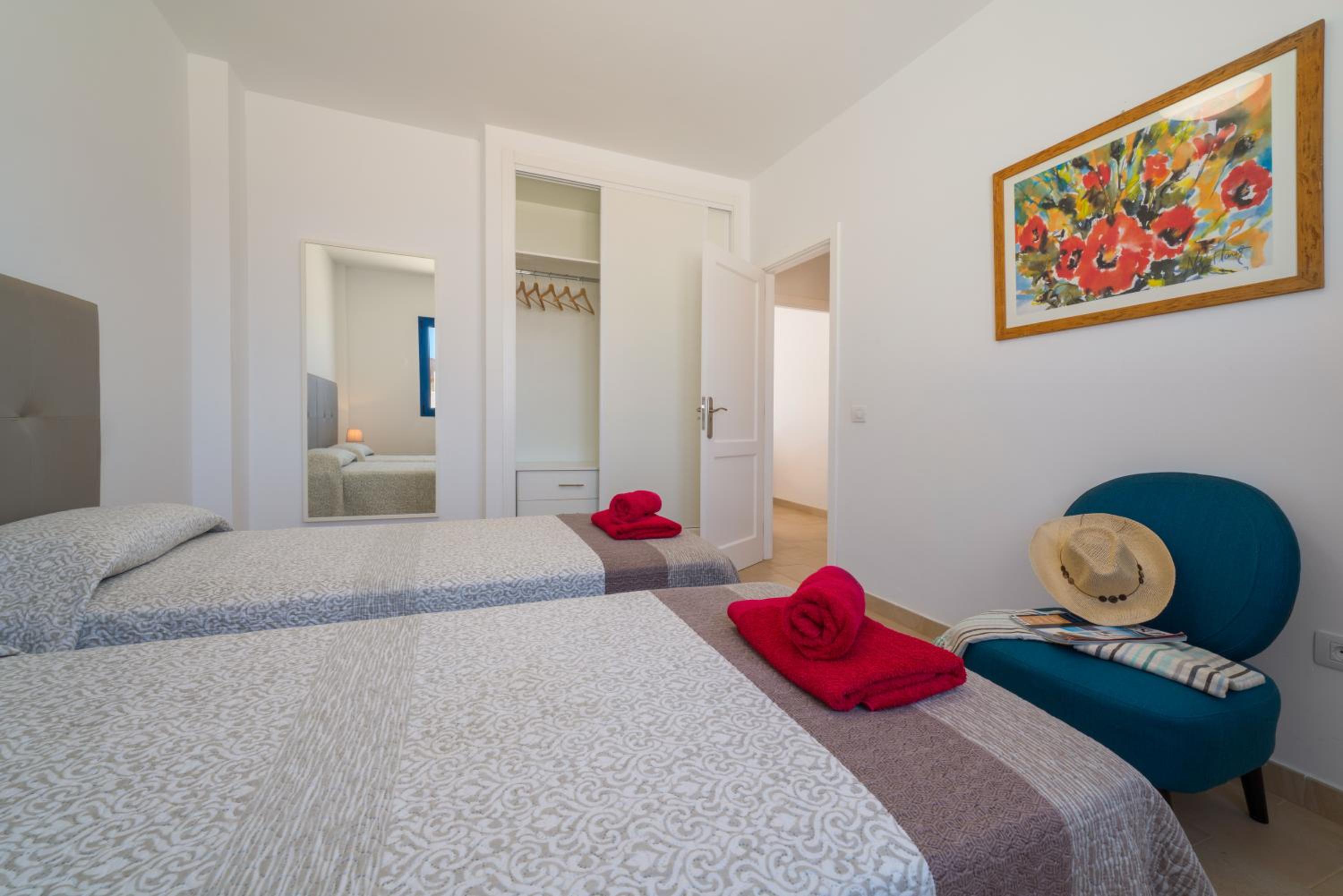 Apartment photo 2