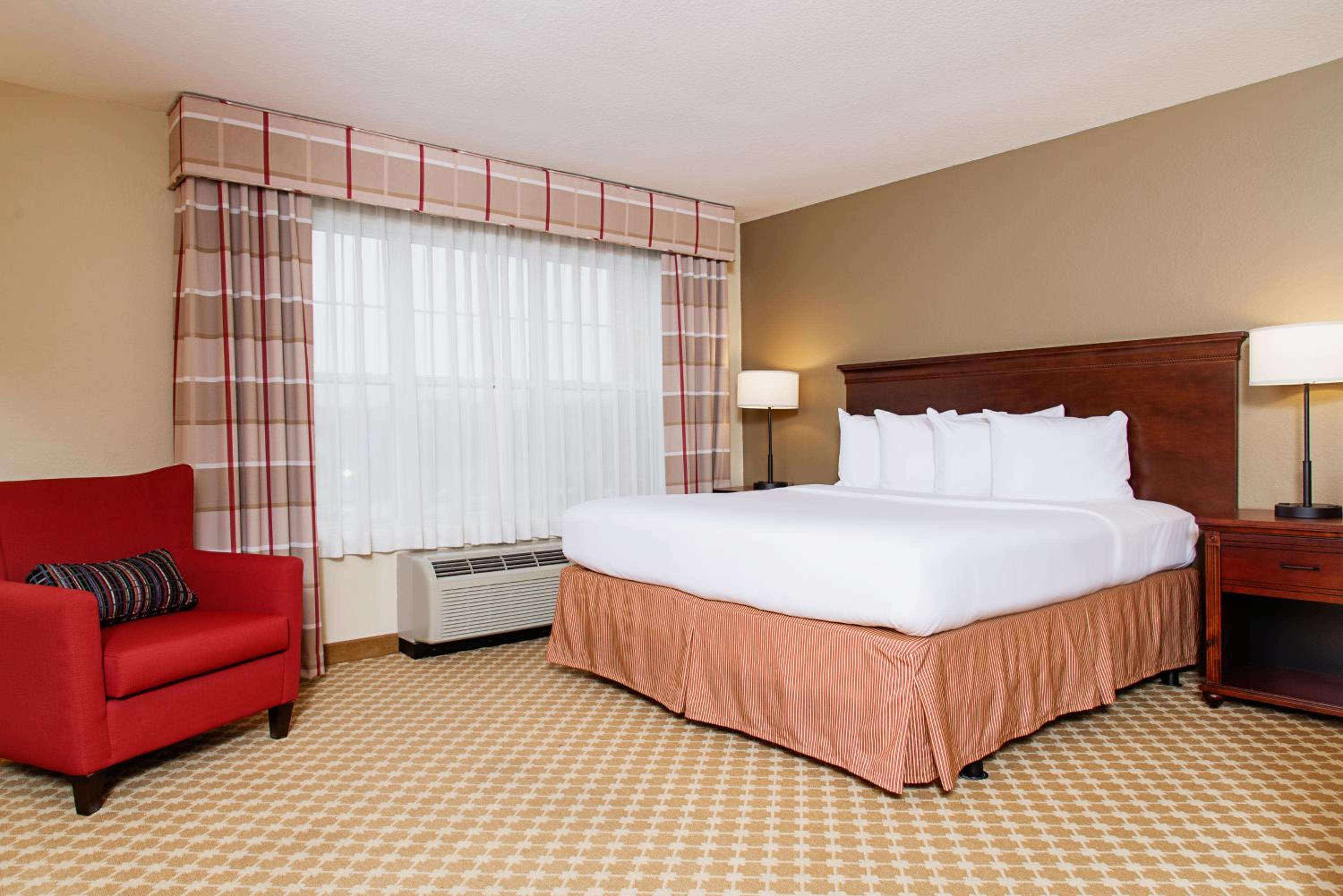 King Room - Non-Smoking - Photo 3