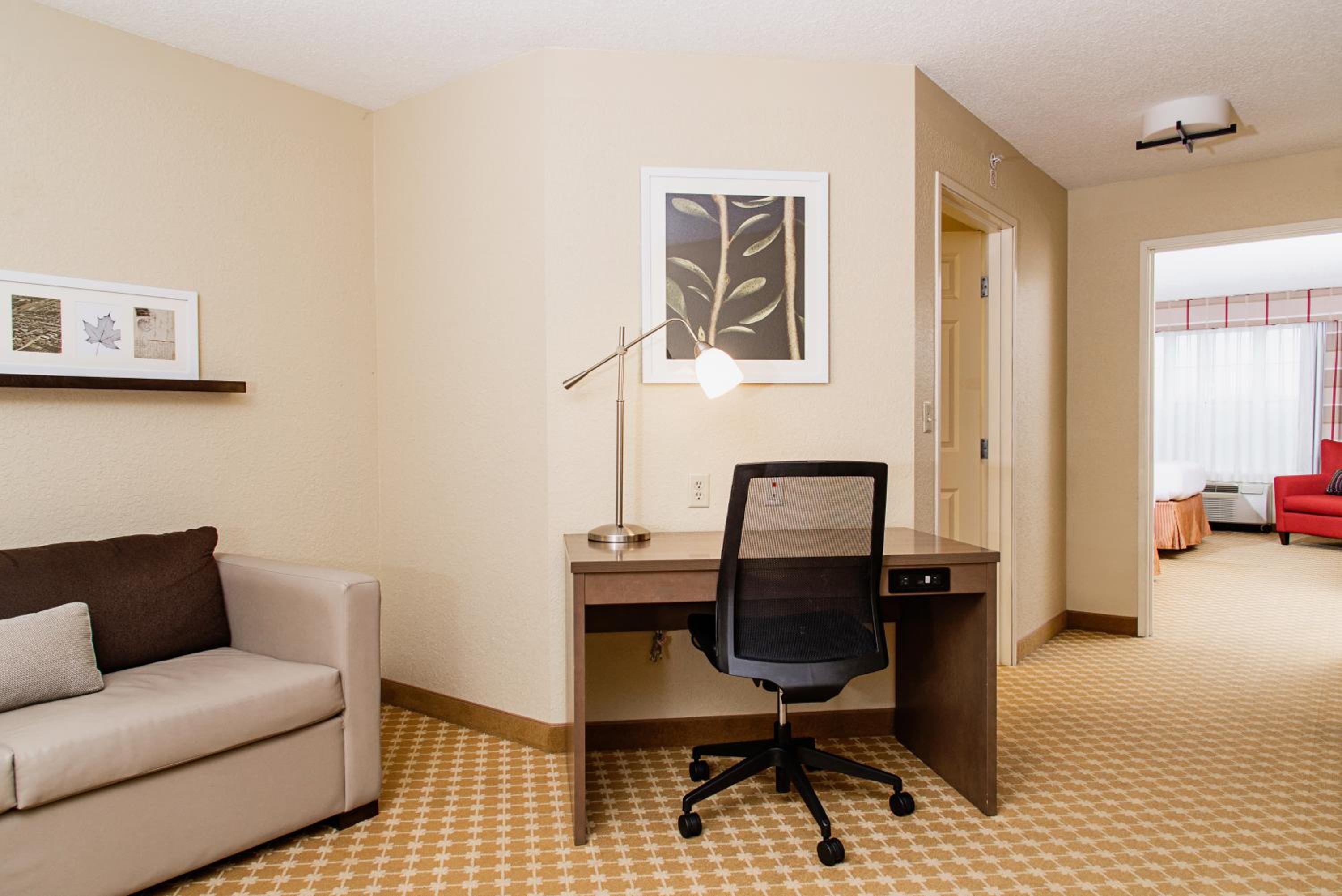 One-Bedroom King Suite - Photo 5