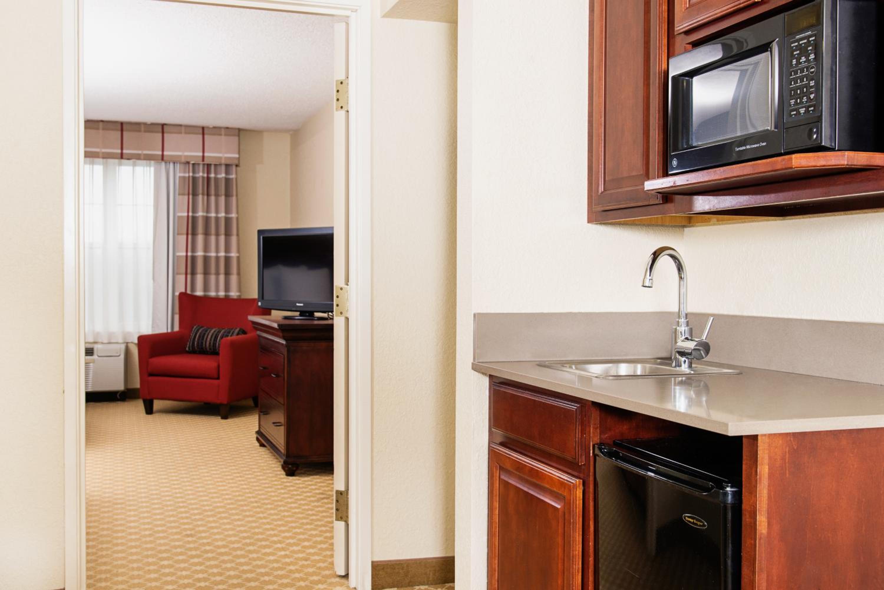 One-Bedroom King Suite - Photo 9