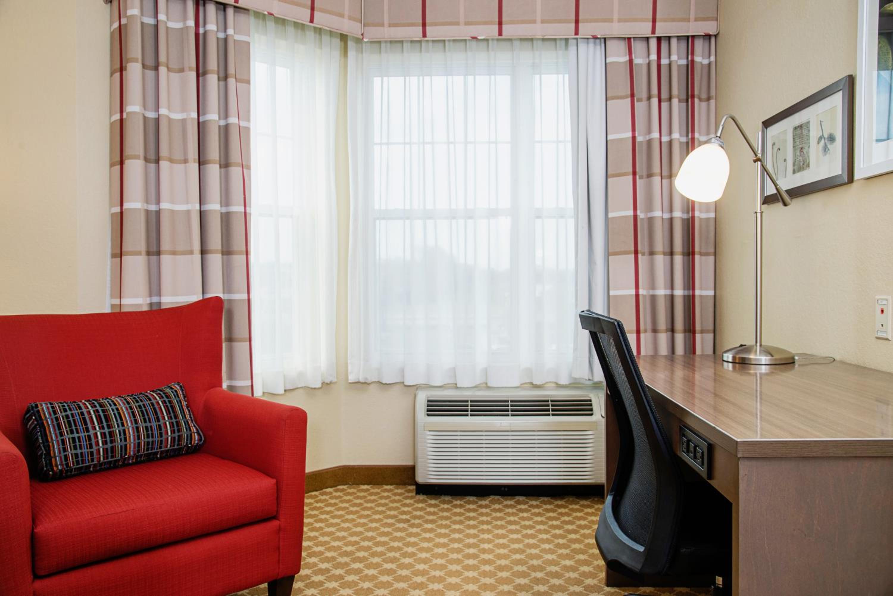 Queen Room with Two Queen Beds - Disability Access - Photo 2