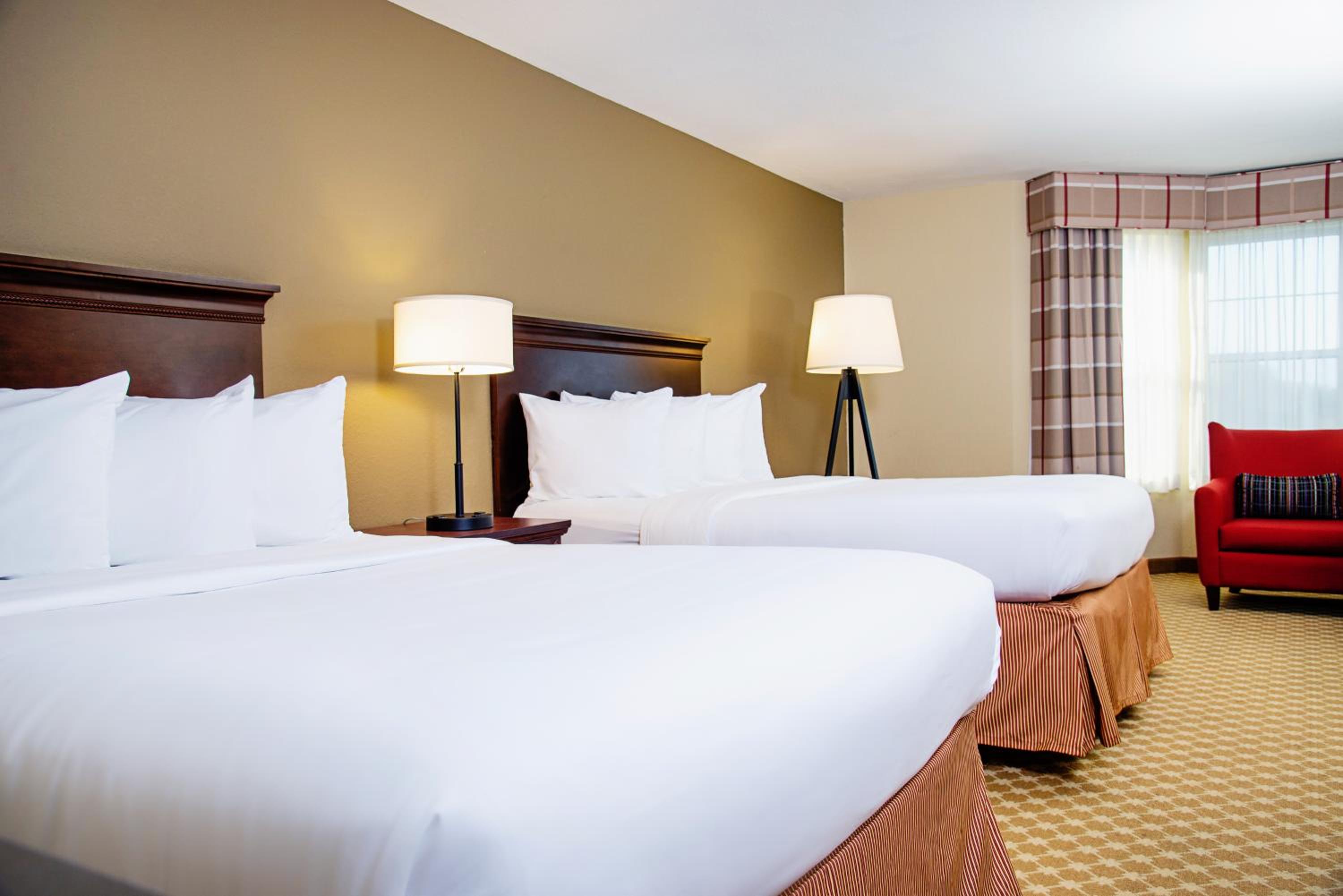 Queen Room with Two Queen Beds - Photo 1