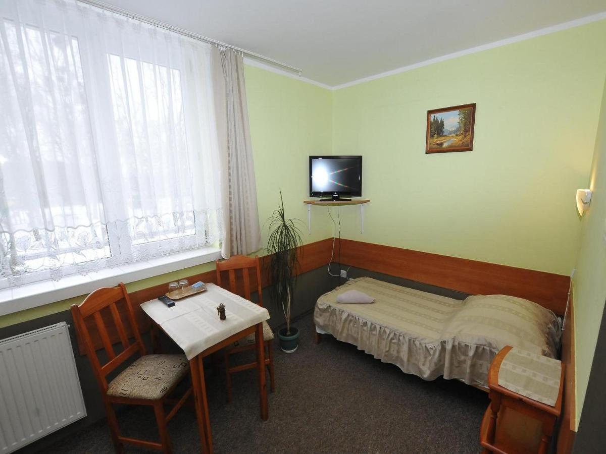 Twin Room with Private Bathroom photo 1