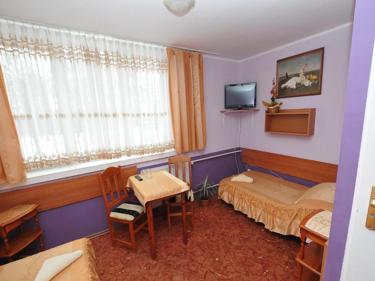 Twin Room with Private Bathroom photo 2